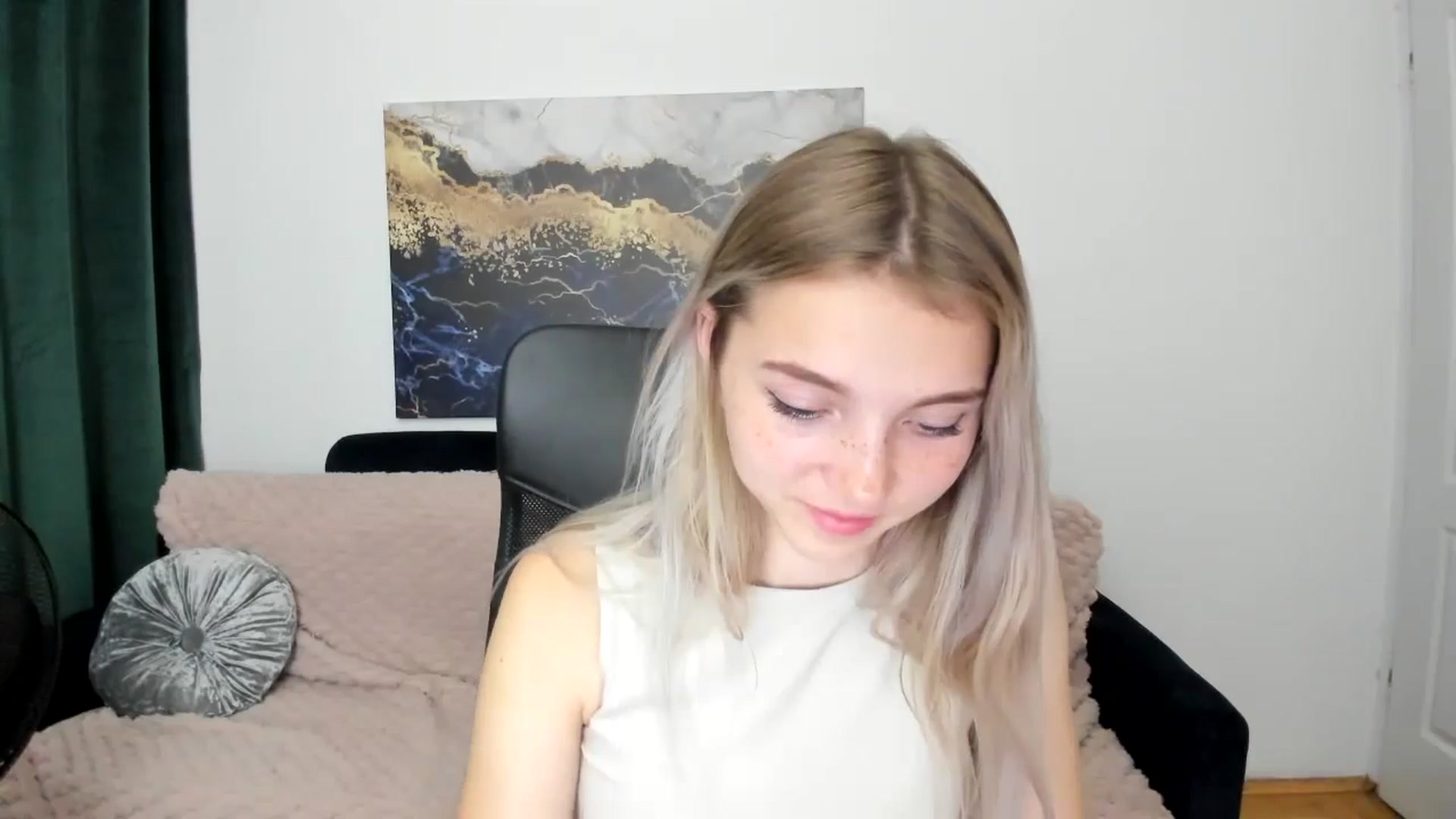Gallery image thumbnail from Daisyy's myfreecams stream on, 08/23/2024, 20:23 image 15 of 20