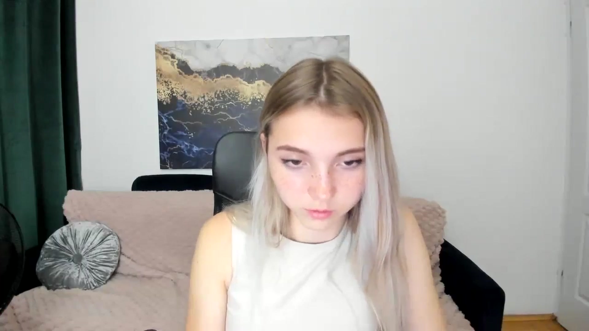 Gallery image thumbnail from Daisyy's myfreecams stream on, 08/23/2024, 20:23 image 18 of 20