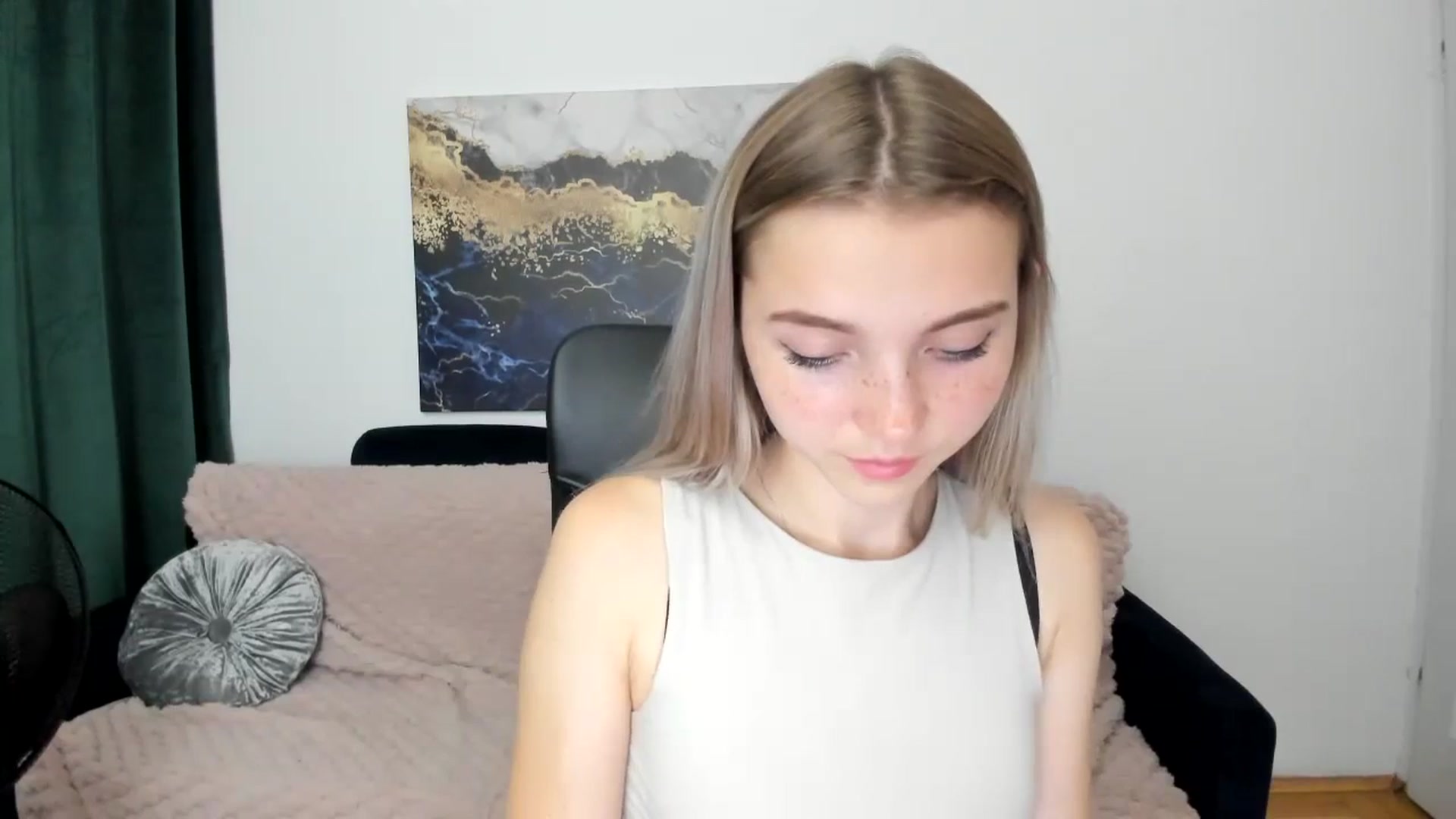 Gallery image thumbnail from Daisyy's myfreecams stream on, 08/23/2024, 21:21 image 16 of 20