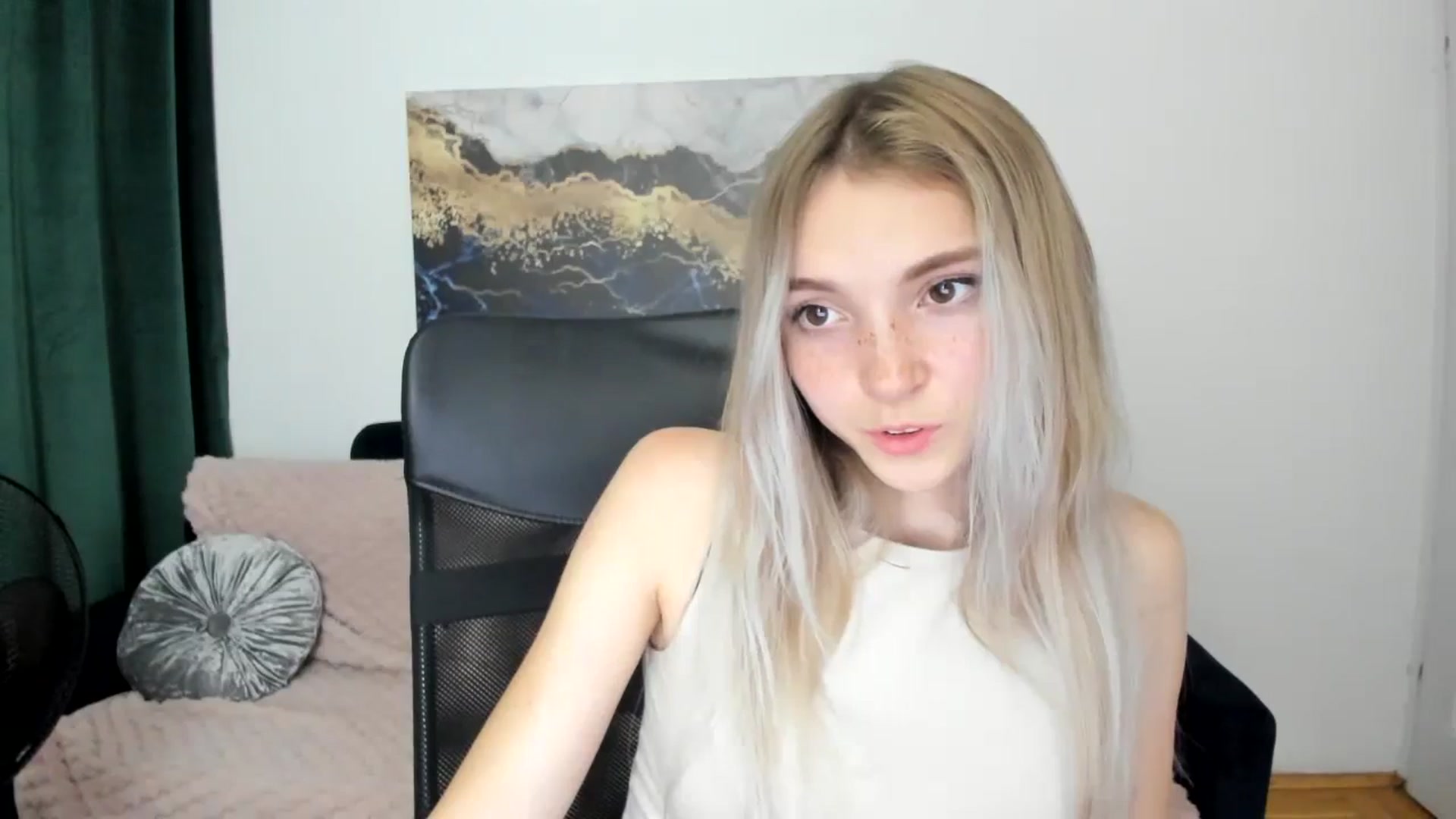 Gallery image thumbnail from Daisyy's myfreecams stream on, 08/23/2024, 21:21 image 11 of 20