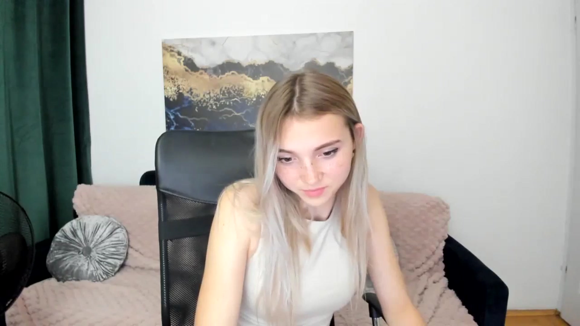 Gallery image thumbnail from Daisyy's myfreecams stream on, 08/23/2024, 21:21 image 14 of 20