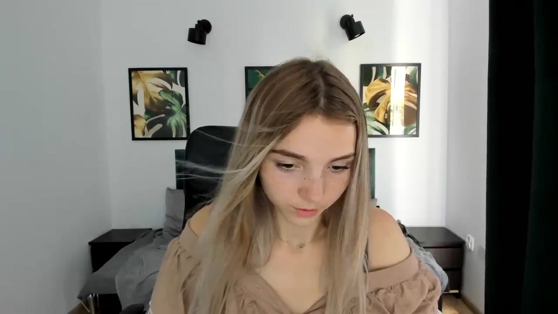 Gallery image thumbnail from Daisyy's myfreecams stream on, 08/24/2024, 13:17 image 8 of 20