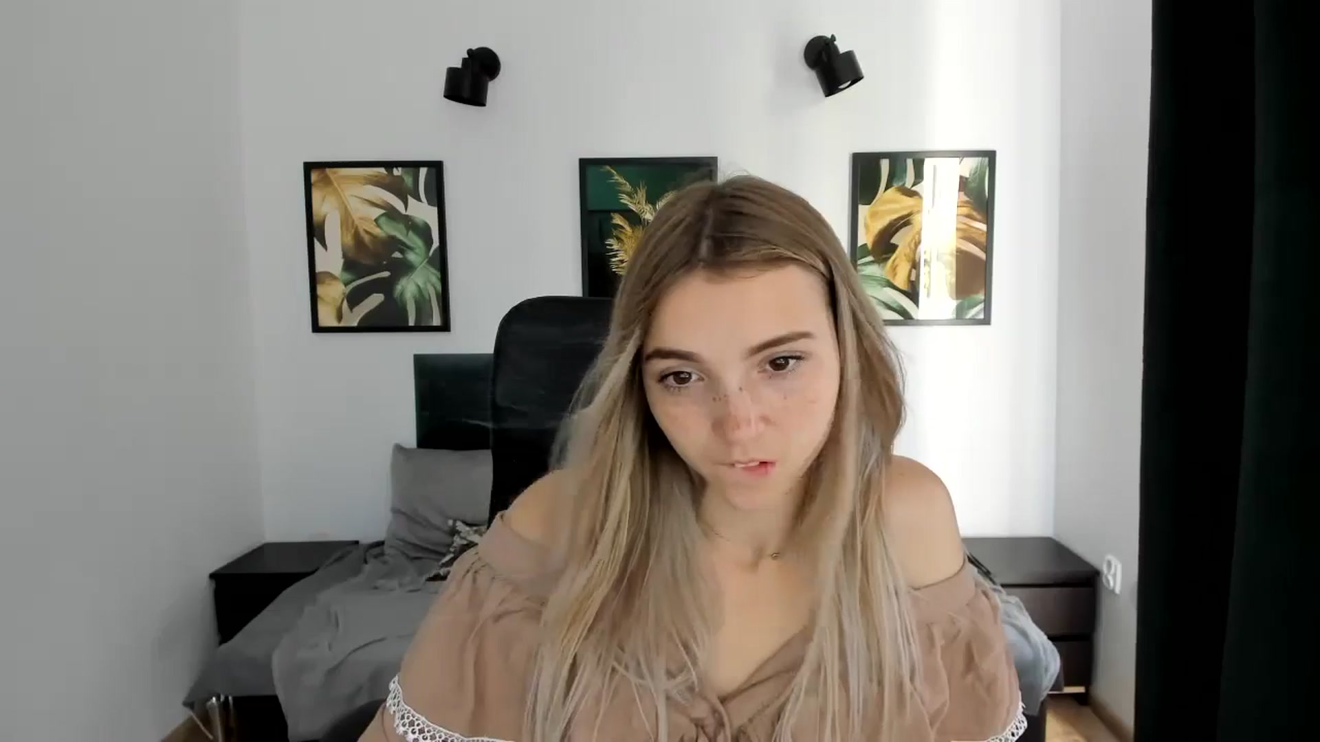Gallery image thumbnail from Daisyy's myfreecams stream on, 08/24/2024, 13:17 image 13 of 20