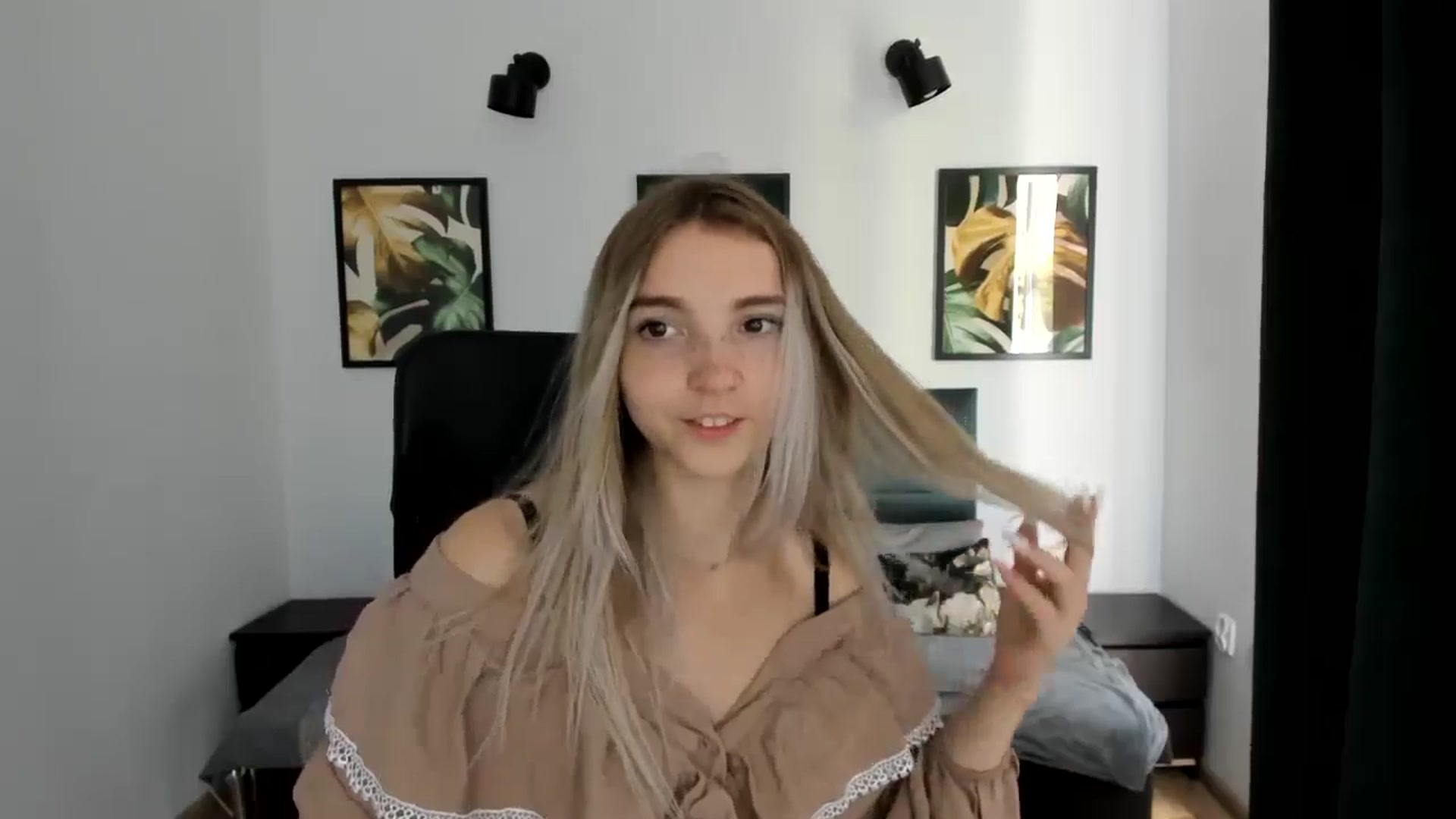 Gallery image thumbnail from Daisyy's myfreecams stream on, 08/24/2024, 13:17 image 9 of 20