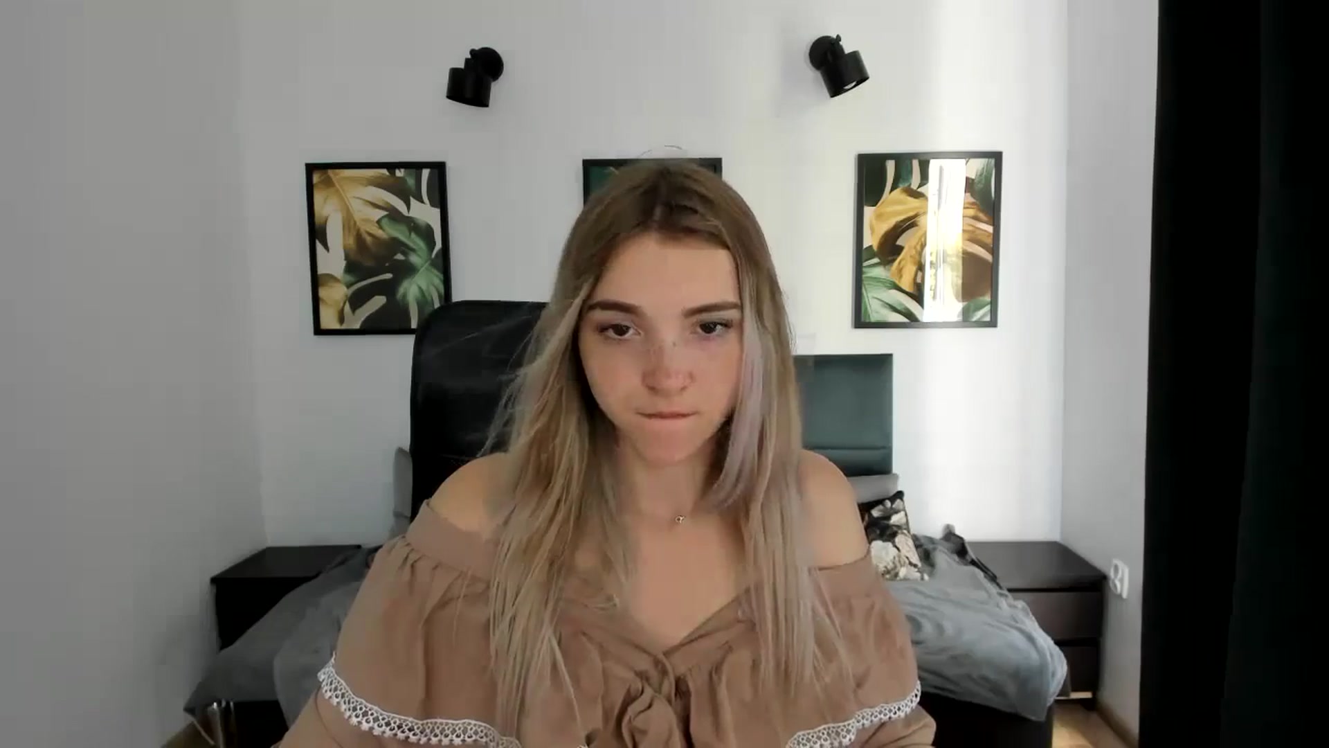 Gallery image thumbnail from Daisyy's myfreecams stream on, 08/24/2024, 13:17 image 10 of 20