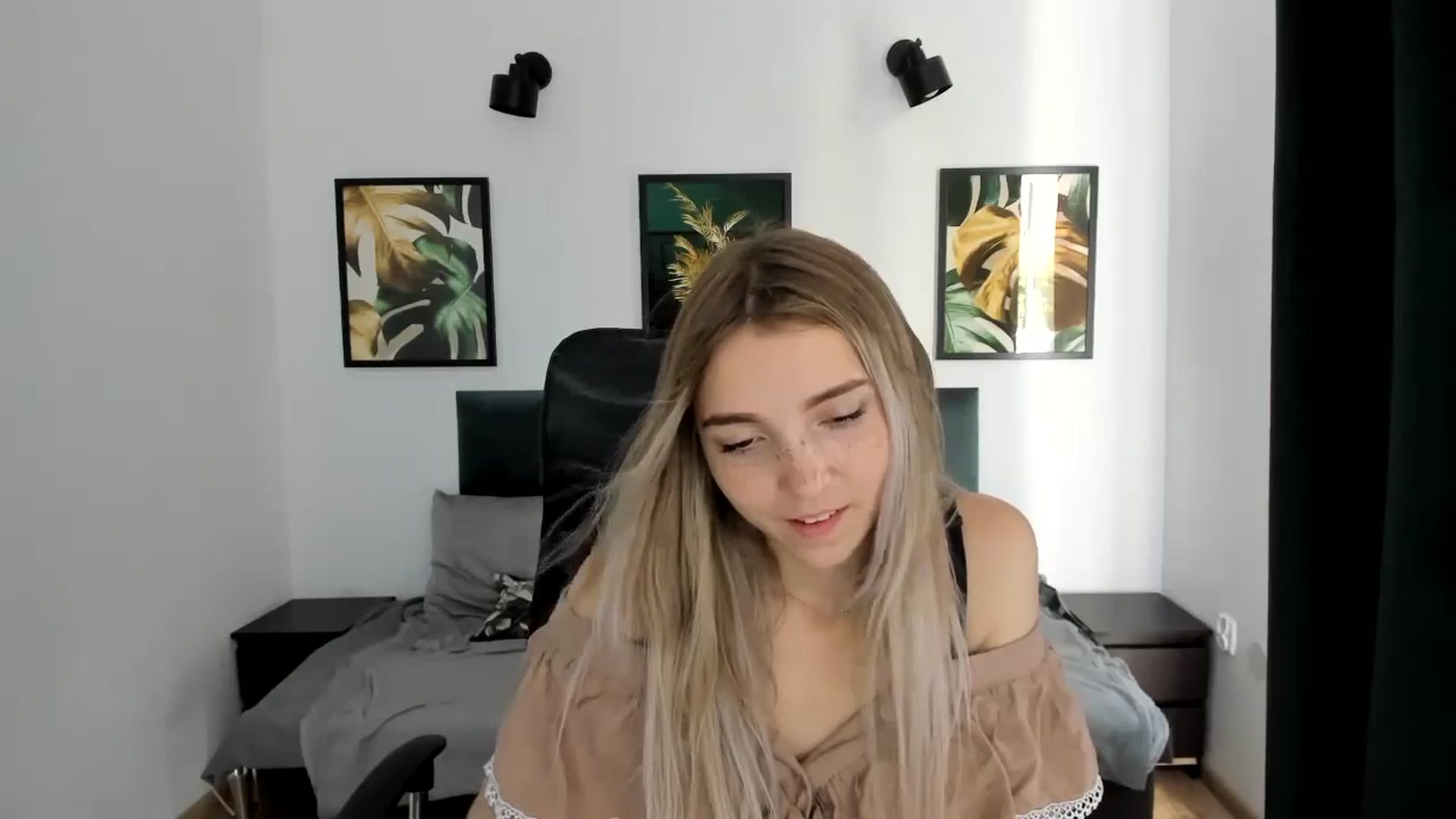 Gallery image thumbnail from Daisyy's myfreecams stream on, 08/24/2024, 13:17 image 17 of 20