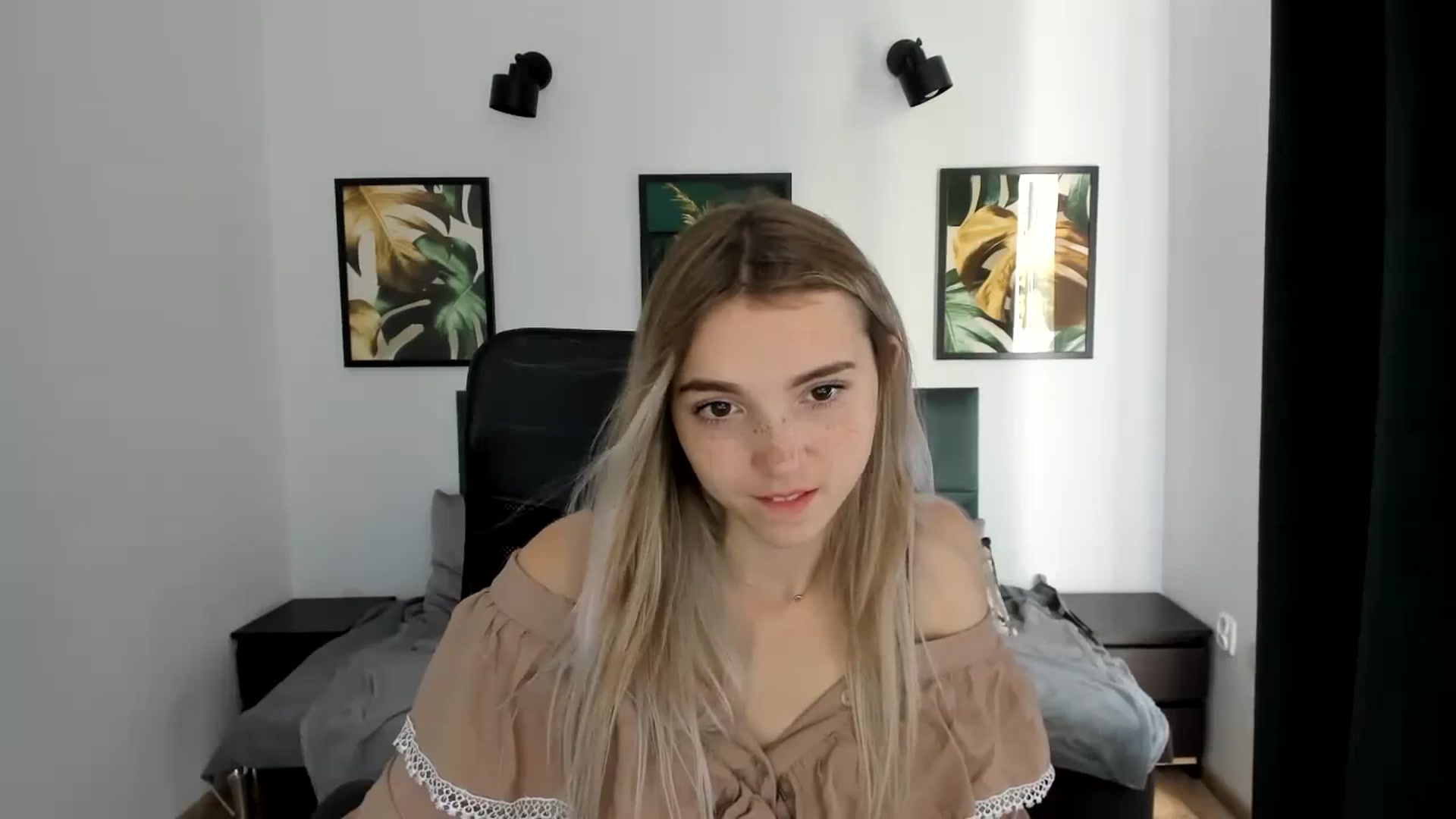 Gallery image thumbnail from Daisyy's myfreecams stream on, 08/24/2024, 13:17 image 11 of 20