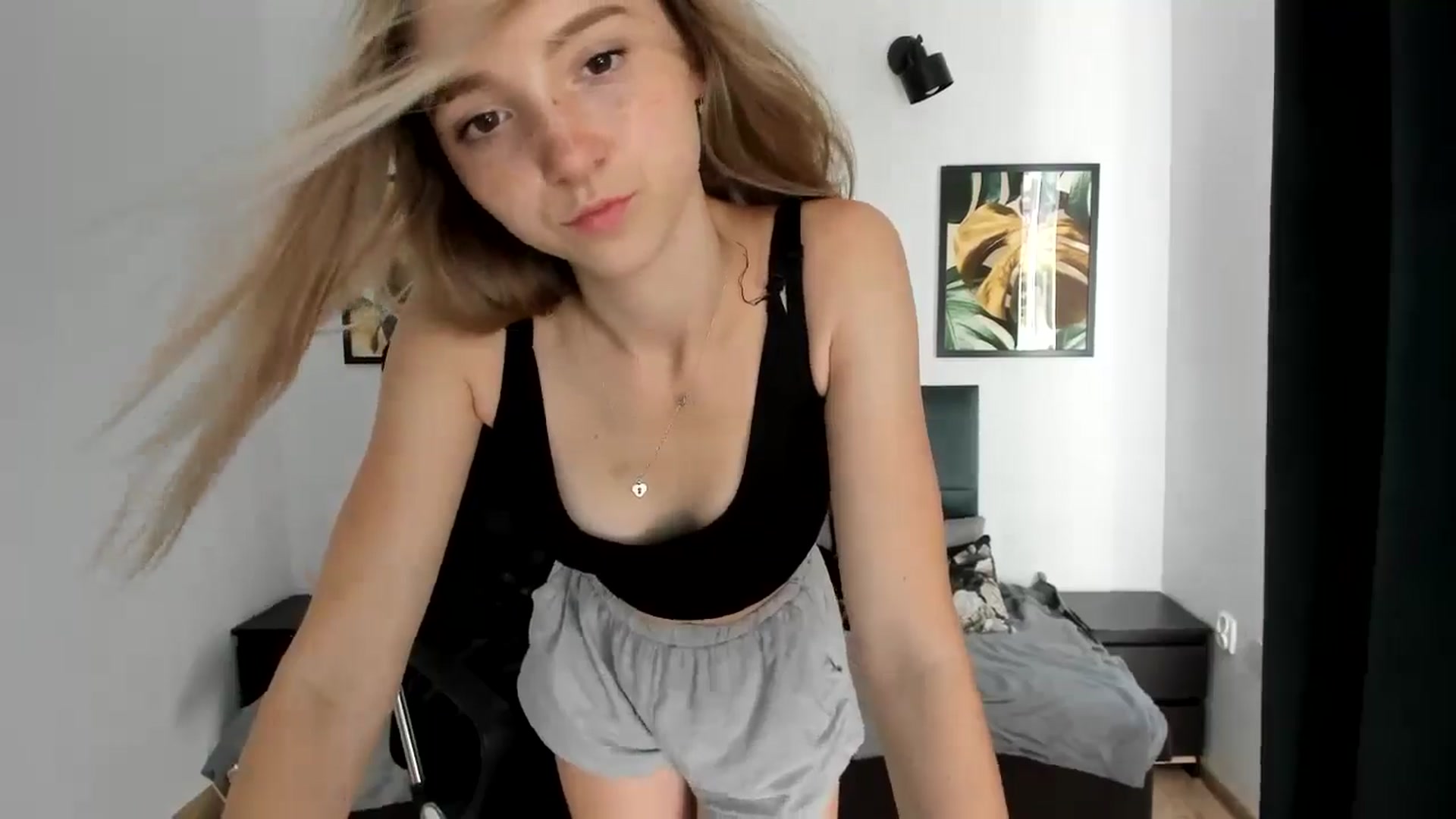 Gallery image thumbnail from Daisyy's myfreecams stream on, 08/24/2024, 15:05 image 13 of 20