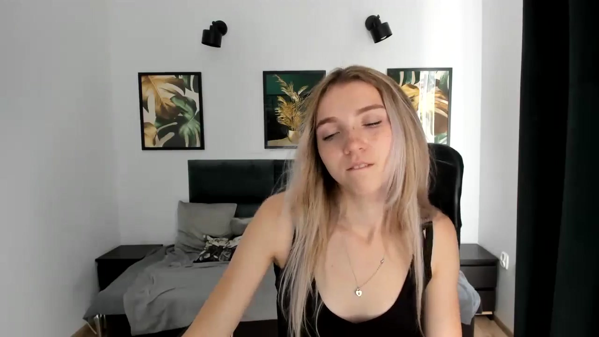 Gallery image thumbnail from Daisyy's myfreecams stream on, 08/24/2024, 15:05 image 12 of 20