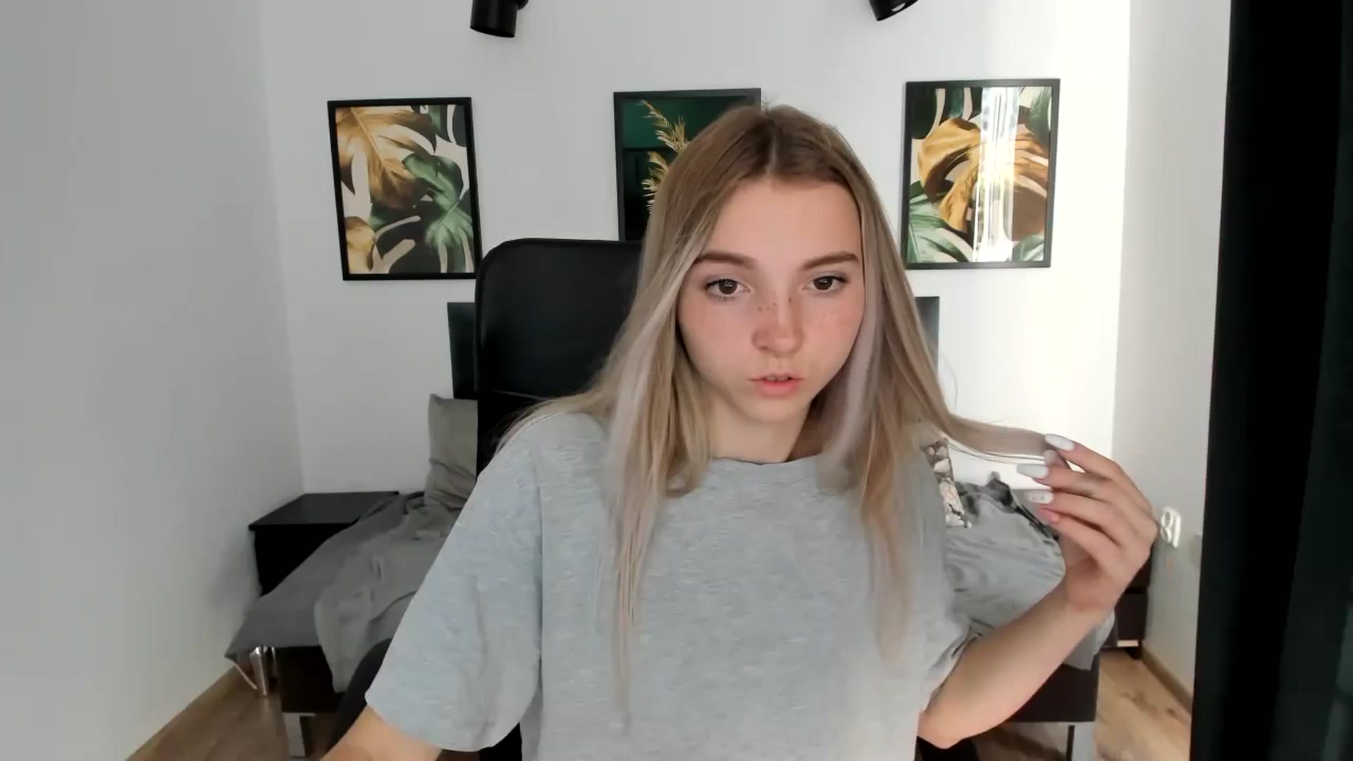 Gallery image thumbnail from Daisyy's myfreecams stream on, 08/24/2024, 16:34 image 7 of 20