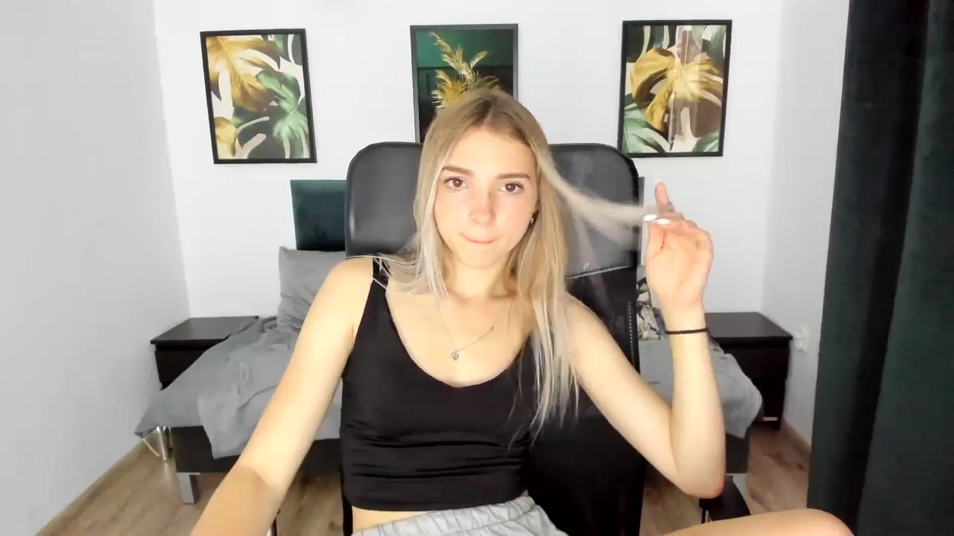 Gallery image thumbnail from Daisyy's myfreecams stream on, 08/24/2024, 18:11 image 6 of 20