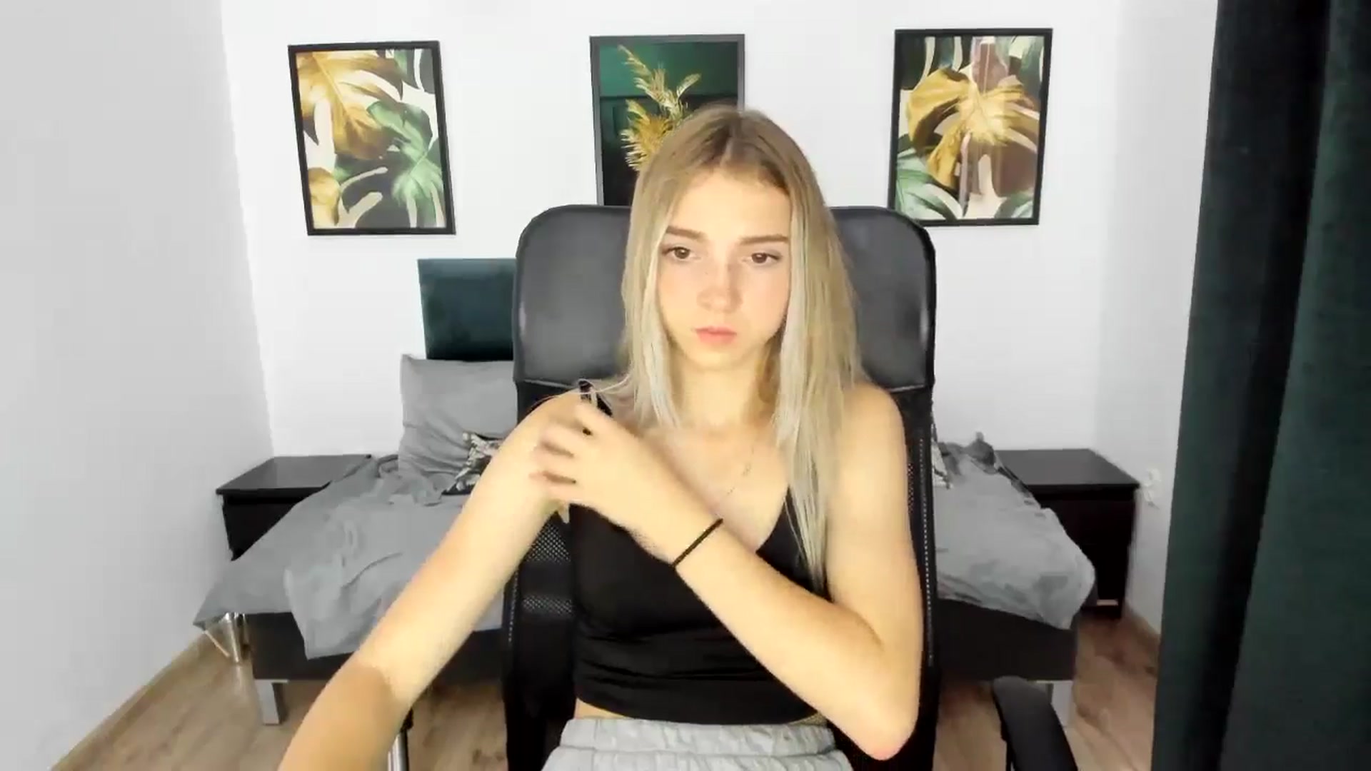 Gallery image thumbnail from Daisyy's myfreecams stream on, 08/24/2024, 18:11 image 8 of 20