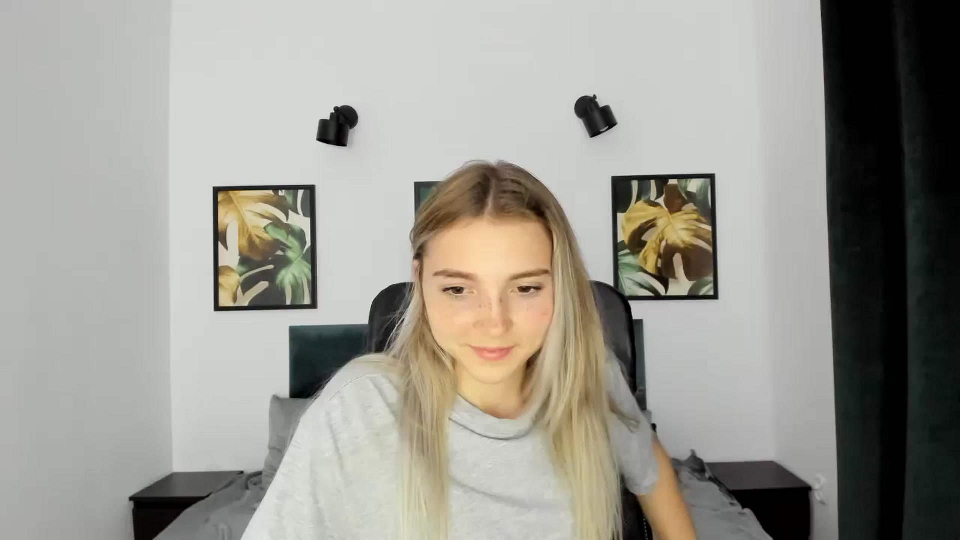 Gallery image thumbnail from Daisyy's myfreecams stream on, 08/24/2024, 18:30 image 16 of 20