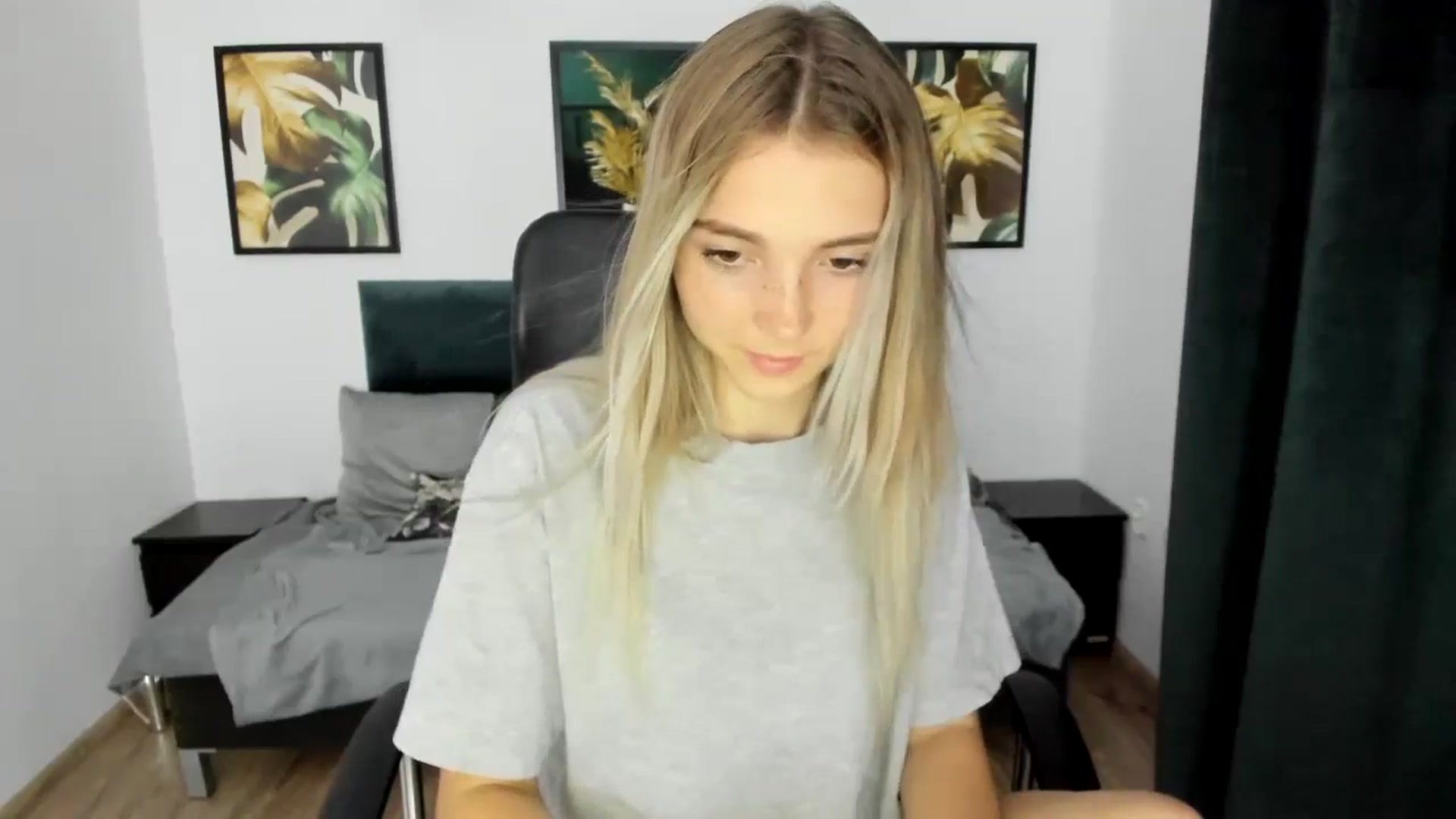 Gallery image thumbnail from Daisyy's myfreecams stream on, 08/24/2024, 18:53 image 16 of 20