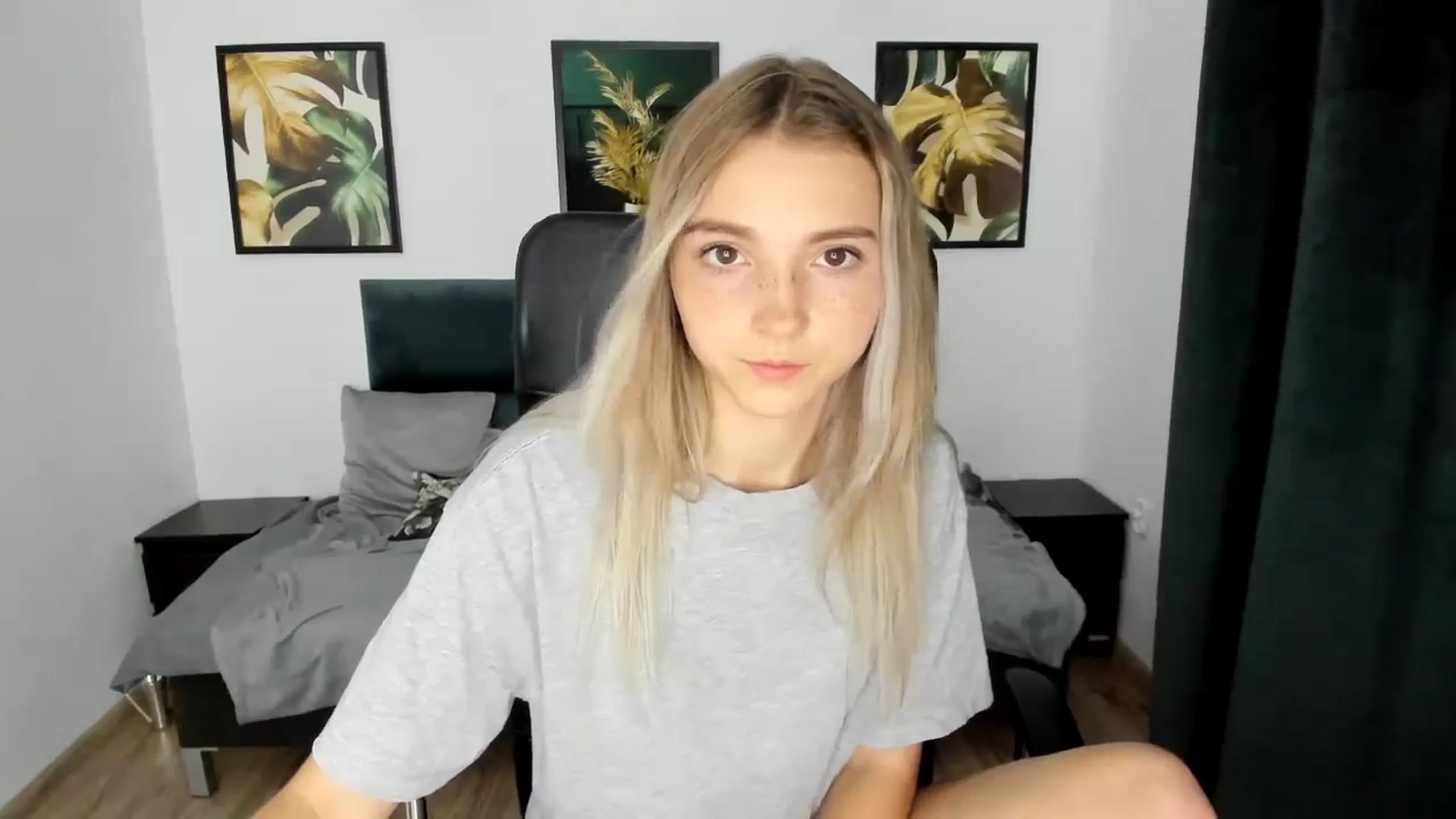 Gallery image thumbnail from Daisyy's myfreecams stream on, 08/24/2024, 18:53 image 15 of 20