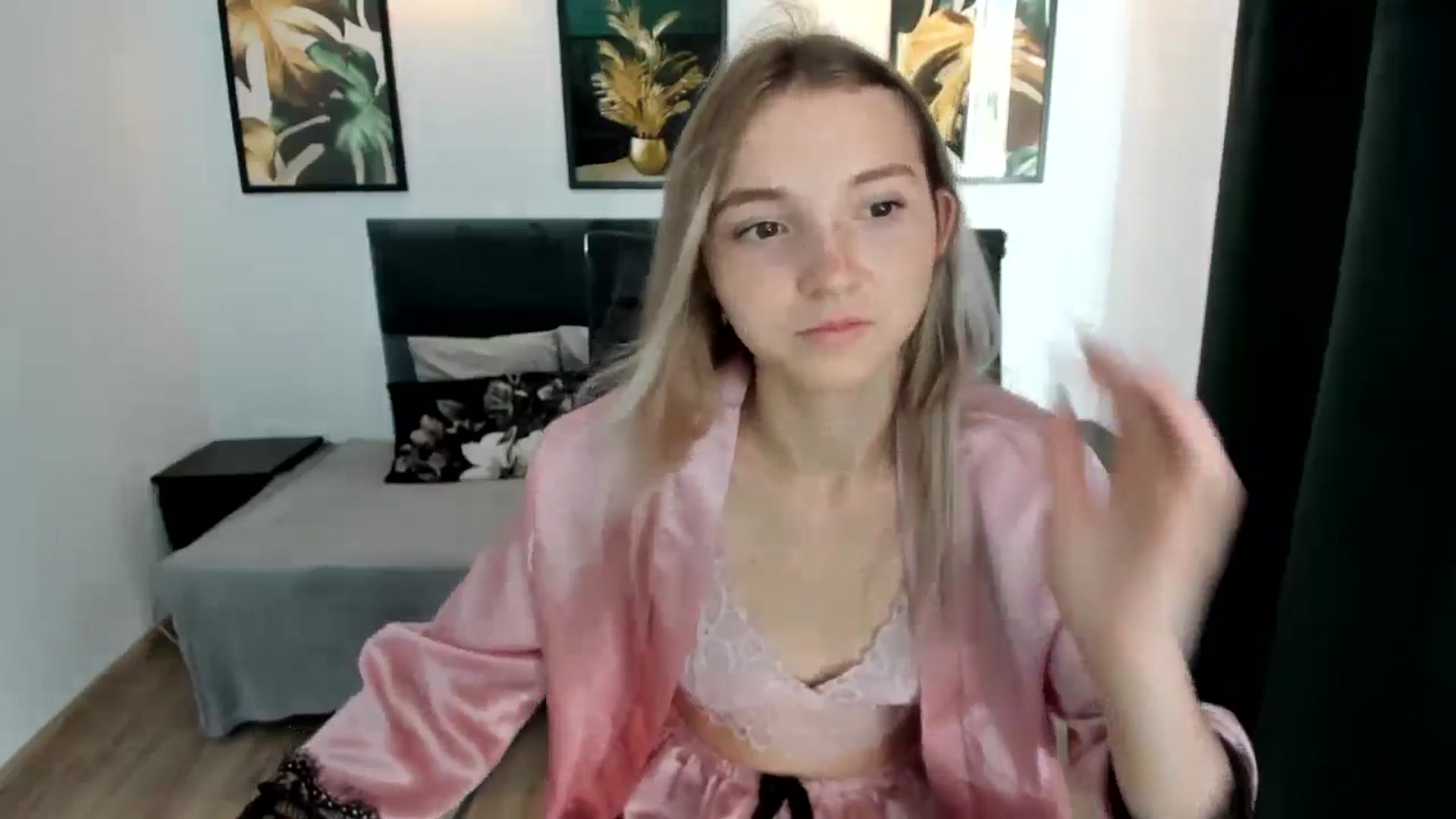Gallery image thumbnail from Daisyy's myfreecams stream on, 08/26/2024, 14:35 image 16 of 20