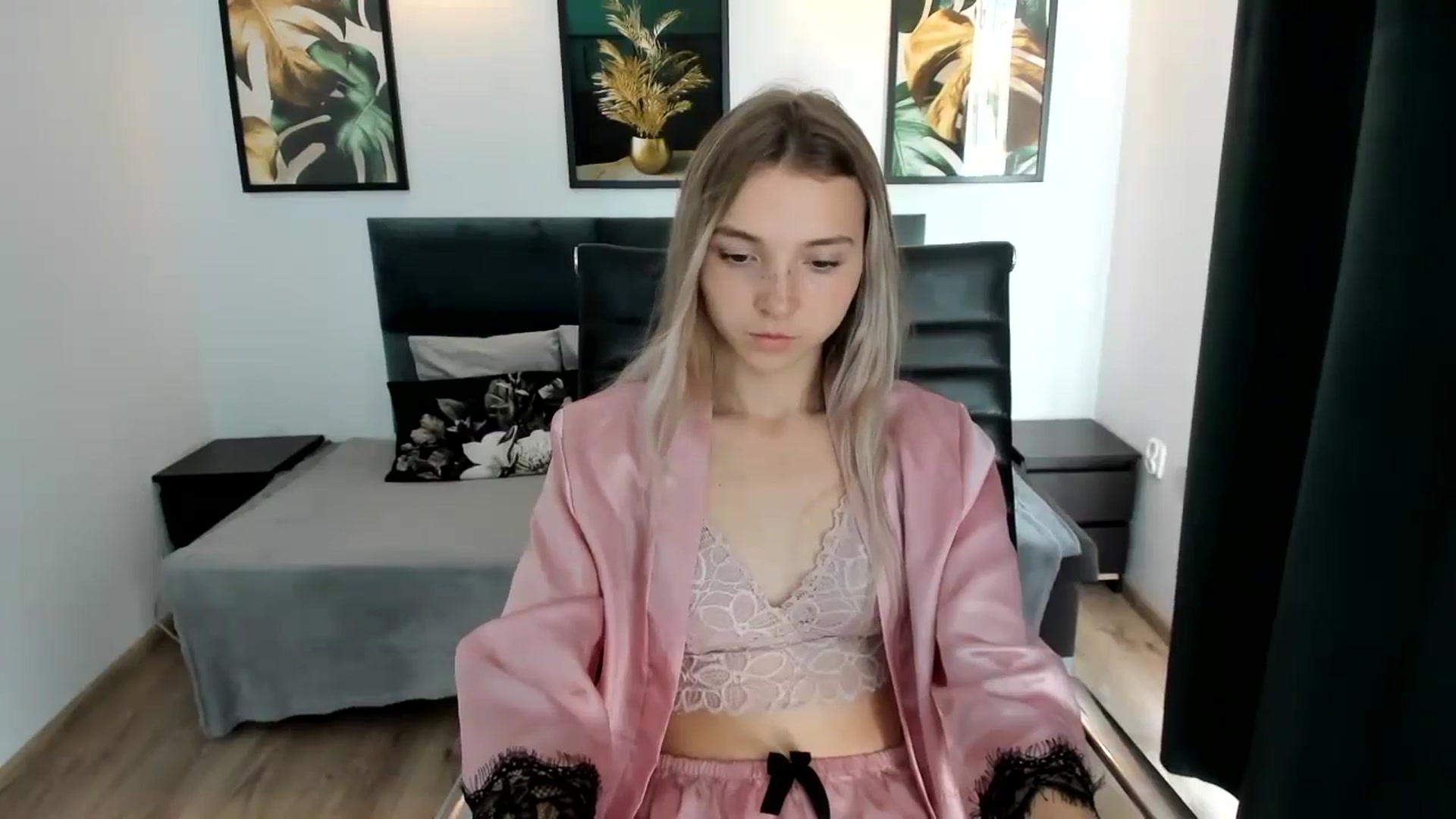 Gallery image thumbnail from Daisyy's myfreecams stream on, 08/26/2024, 14:35 image 18 of 20