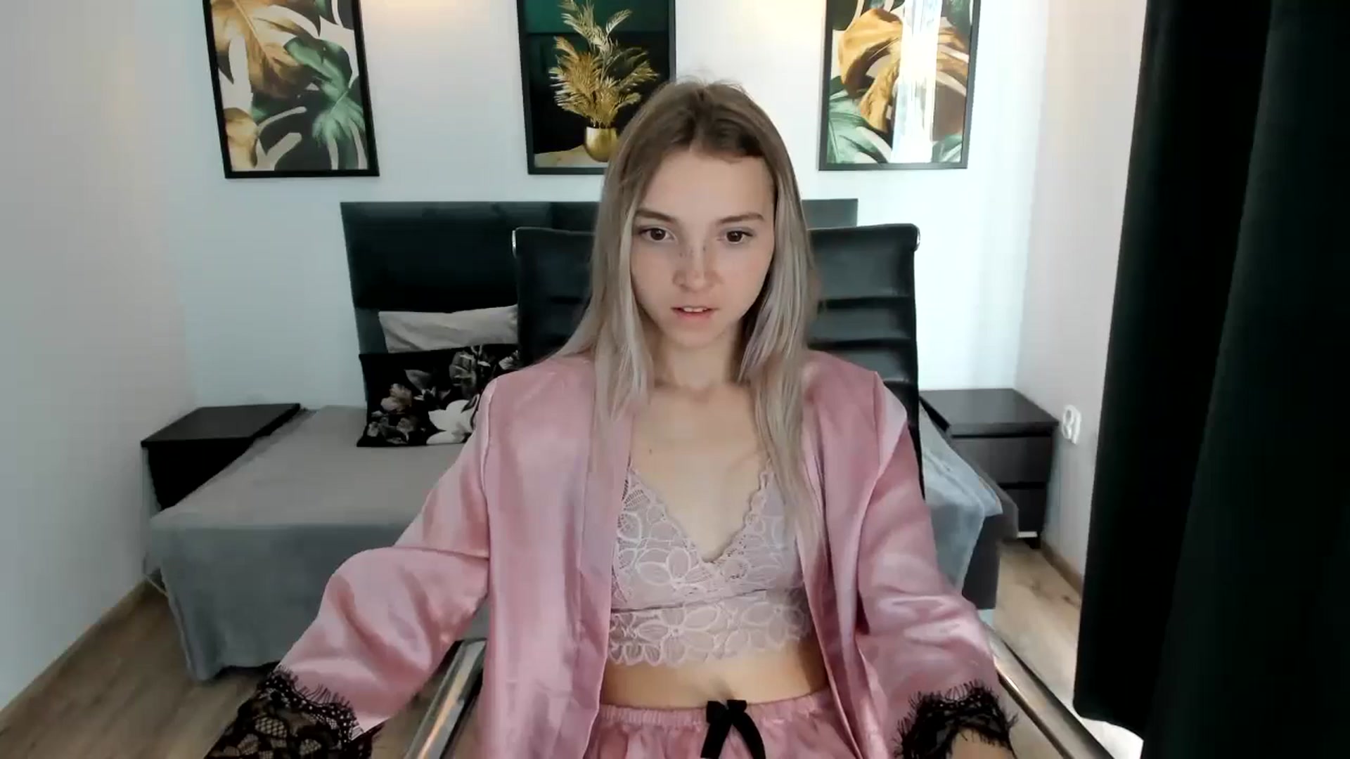 Gallery image thumbnail from Daisyy's myfreecams stream on, 08/26/2024, 14:35 image 17 of 20