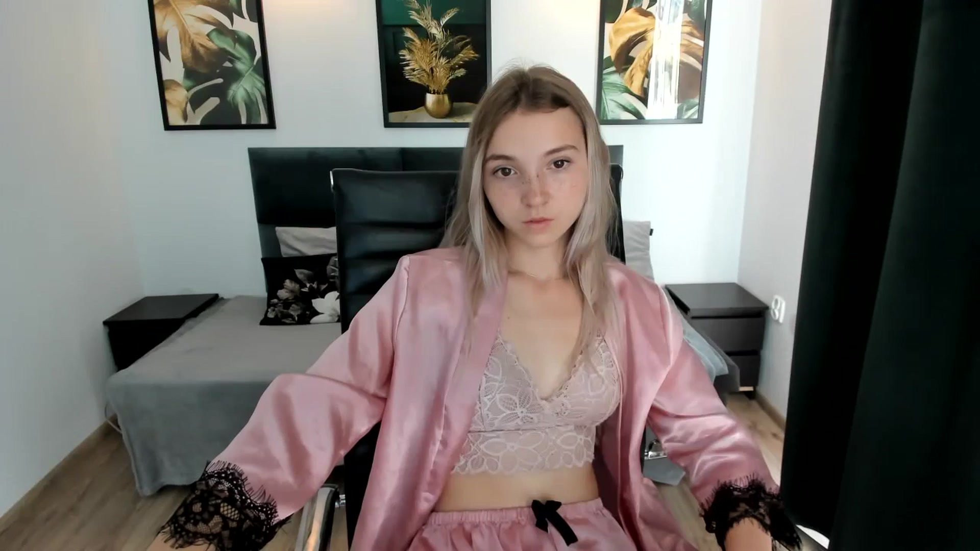 Gallery image thumbnail from Daisyy's myfreecams stream on, 08/26/2024, 15:05 image 17 of 20