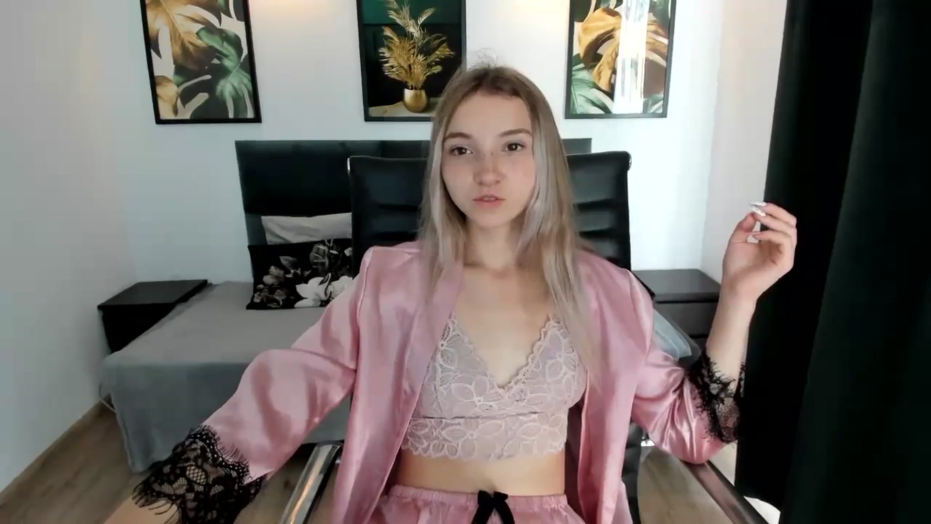 Gallery image thumbnail from Daisyy's myfreecams stream on, 08/26/2024, 15:05 image 8 of 20