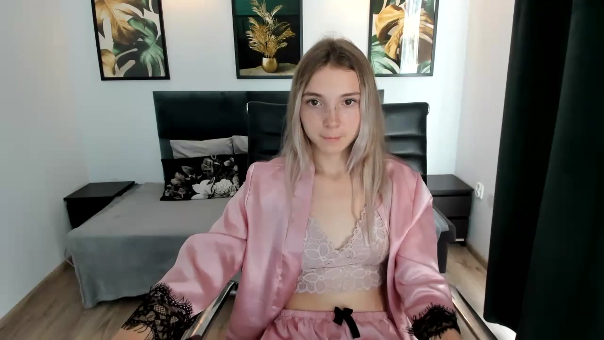 Gallery image thumbnail from Daisyy's myfreecams stream on, 08/26/2024, 15:05 image 16 of 20