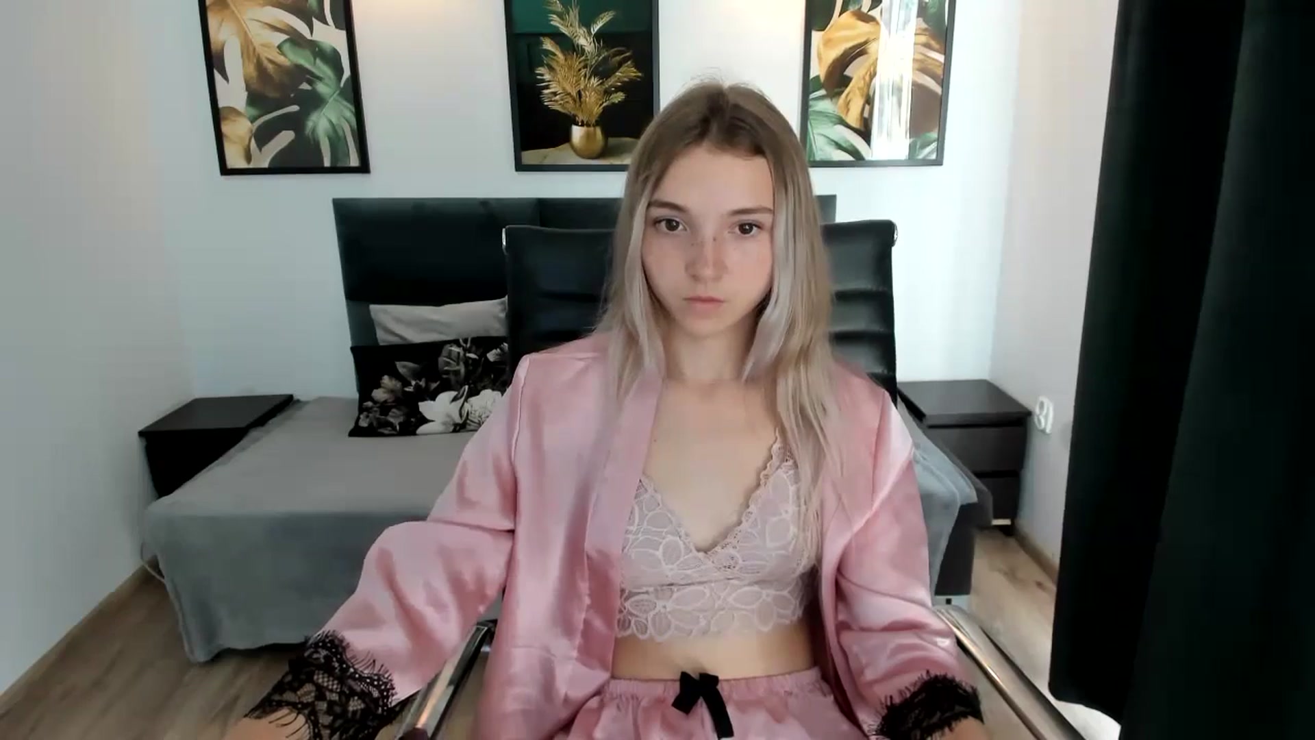 Gallery image thumbnail from Daisyy's myfreecams stream on, 08/26/2024, 15:05 image 15 of 20