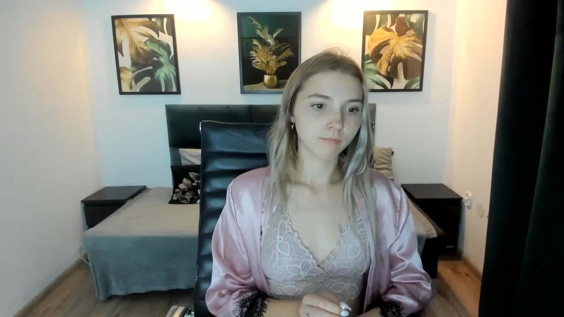 Gallery image thumbnail from Daisyy's myfreecams stream on, 08/26/2024, 20:20 image 17 of 20