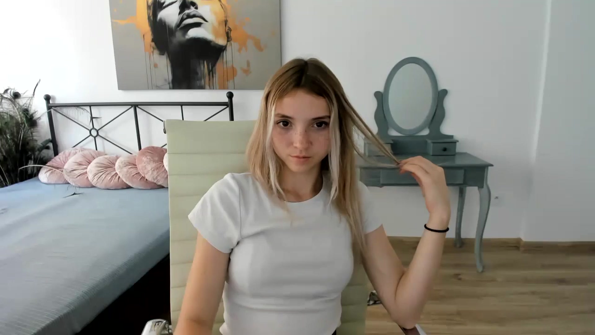 Gallery image thumbnail from Daisyy's myfreecams stream on, 08/28/2024, 12:52 image 13 of 20