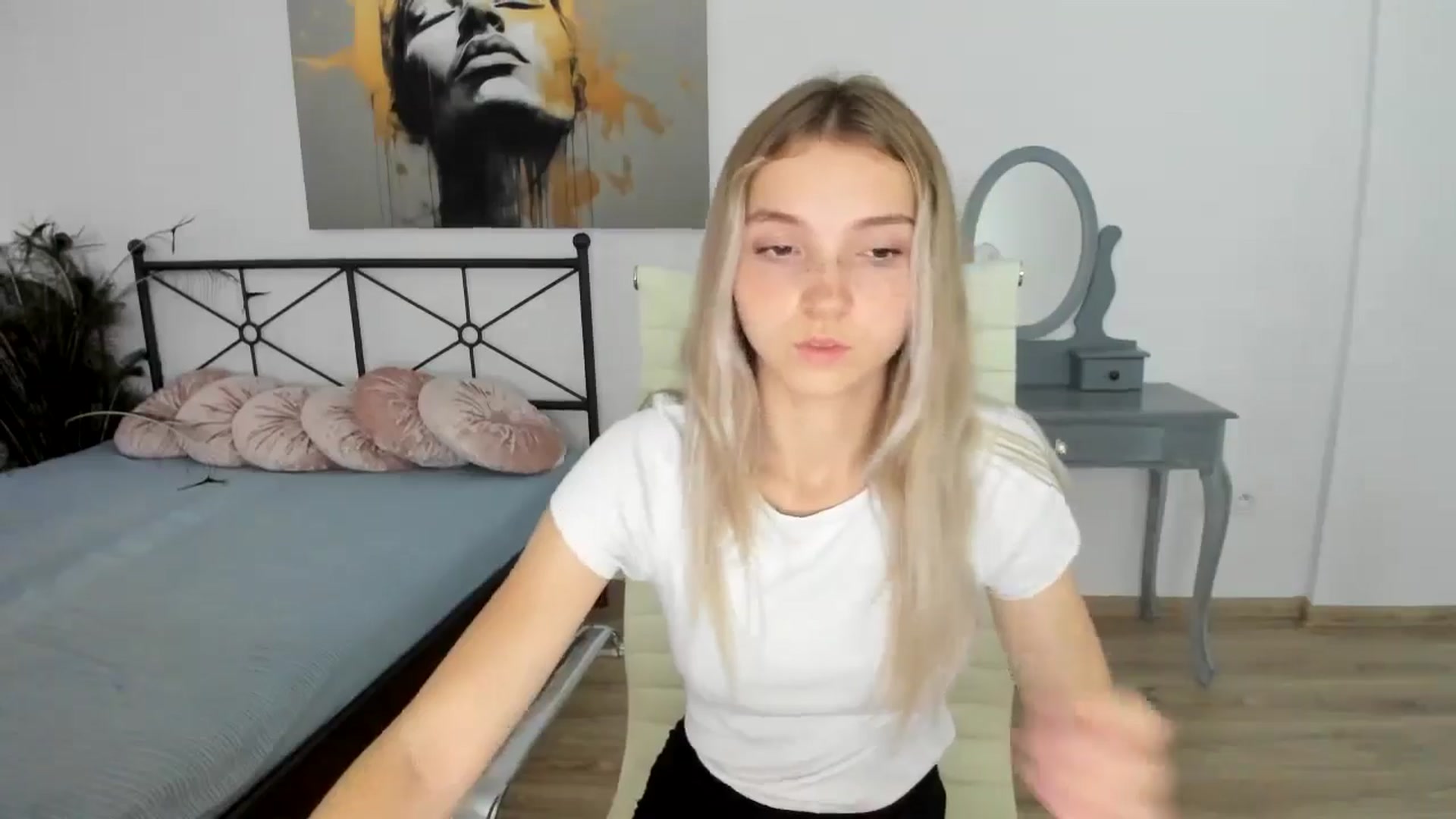 Gallery image thumbnail from Daisyy's myfreecams stream on, 08/28/2024, 17:42 image 18 of 20