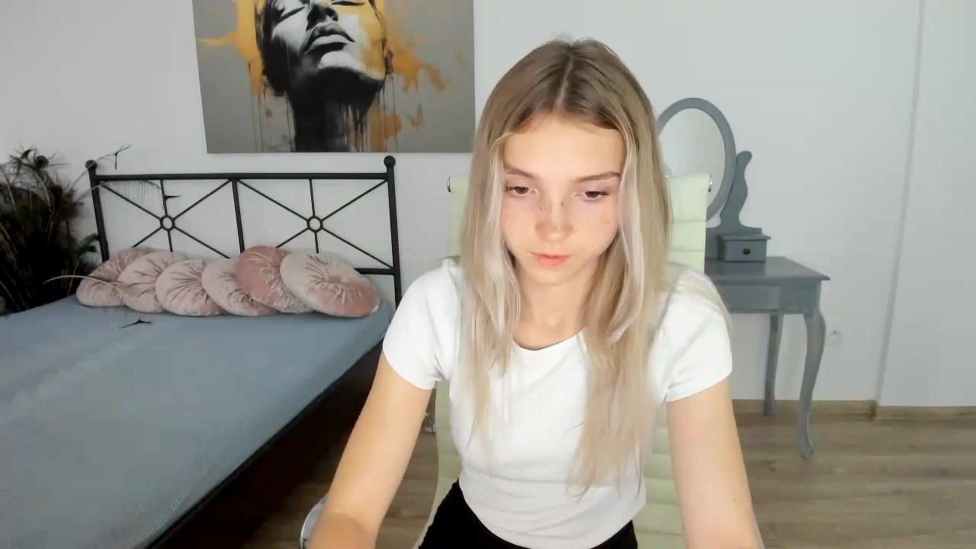 Gallery image thumbnail from Daisyy's myfreecams stream on, 08/28/2024, 17:42 image 16 of 20