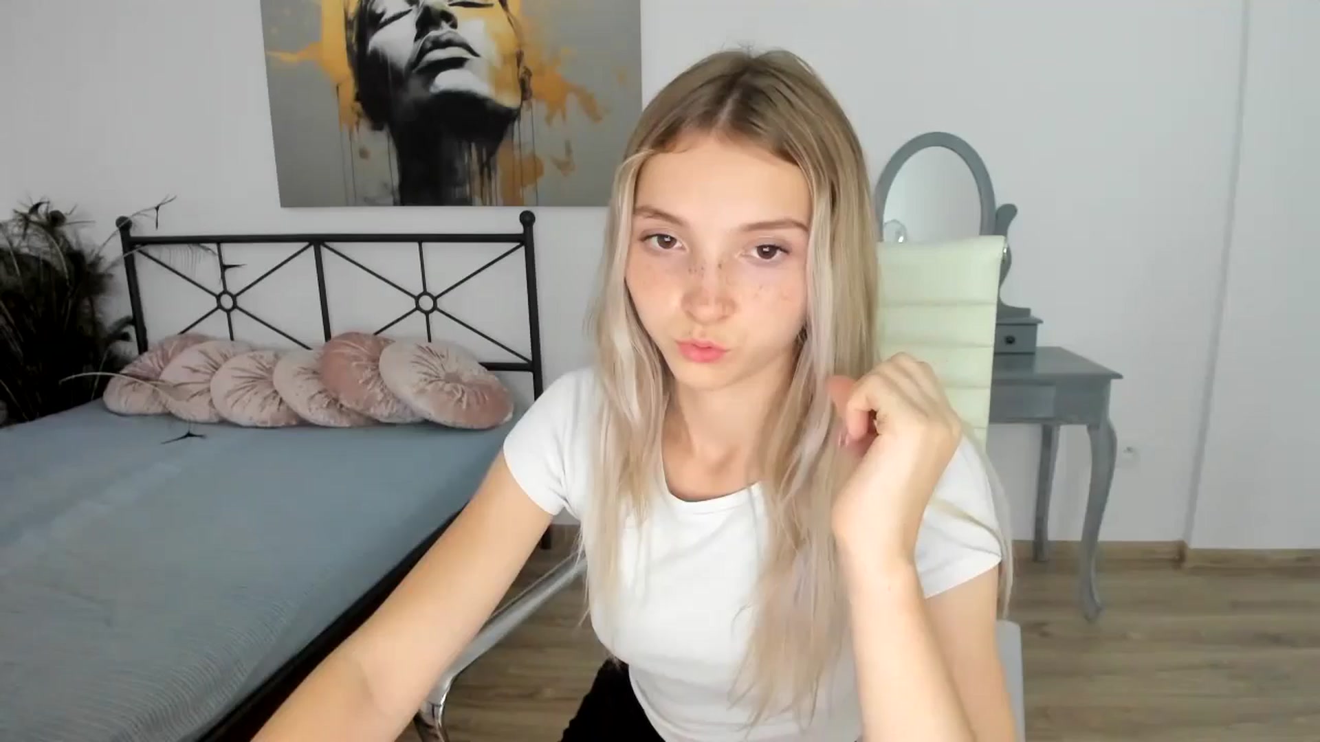 Gallery image thumbnail from Daisyy's myfreecams stream on, 08/28/2024, 17:42 image 20 of 20