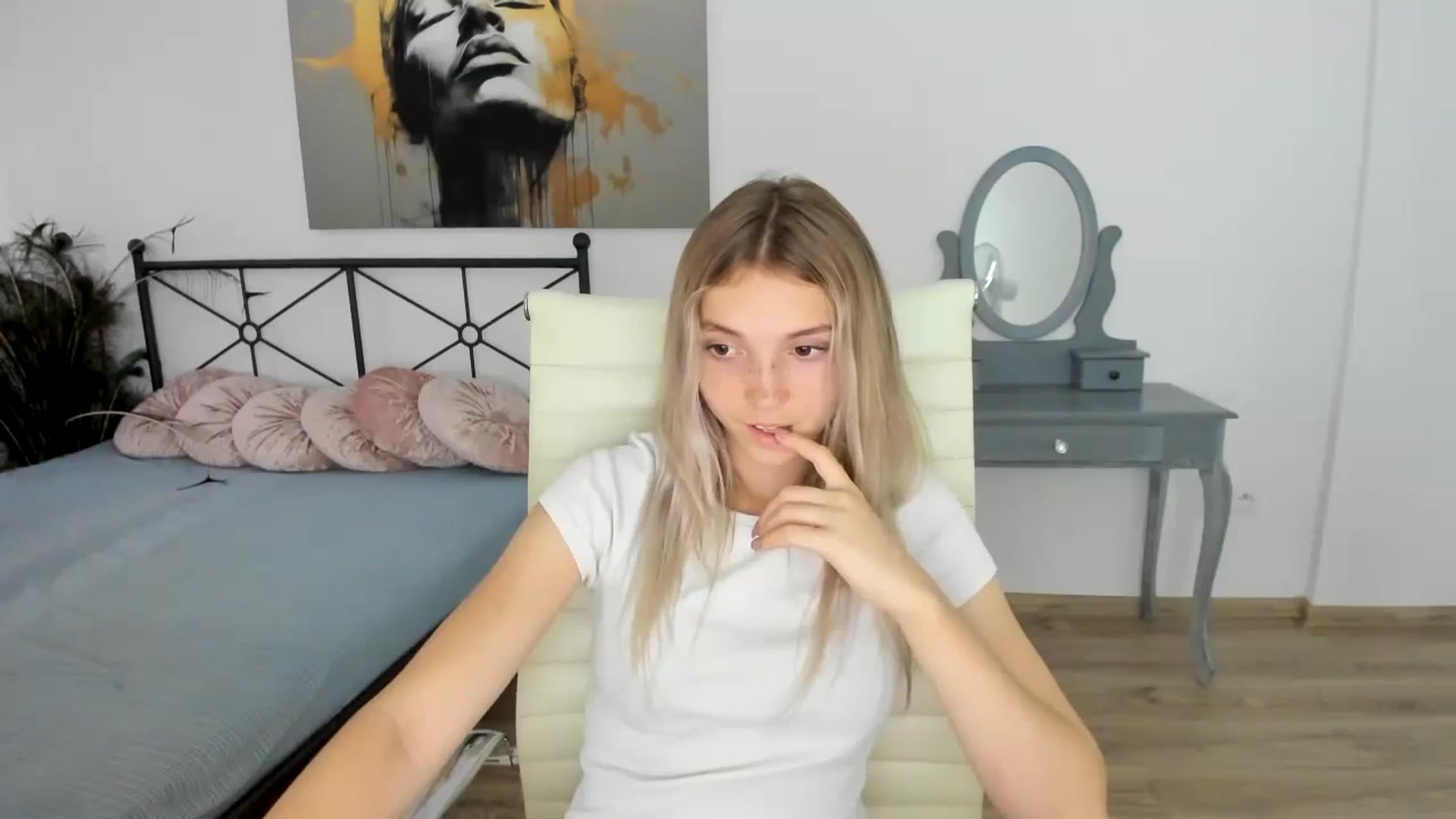 Gallery image thumbnail from Daisyy's myfreecams stream on, 08/28/2024, 17:42 image 14 of 20