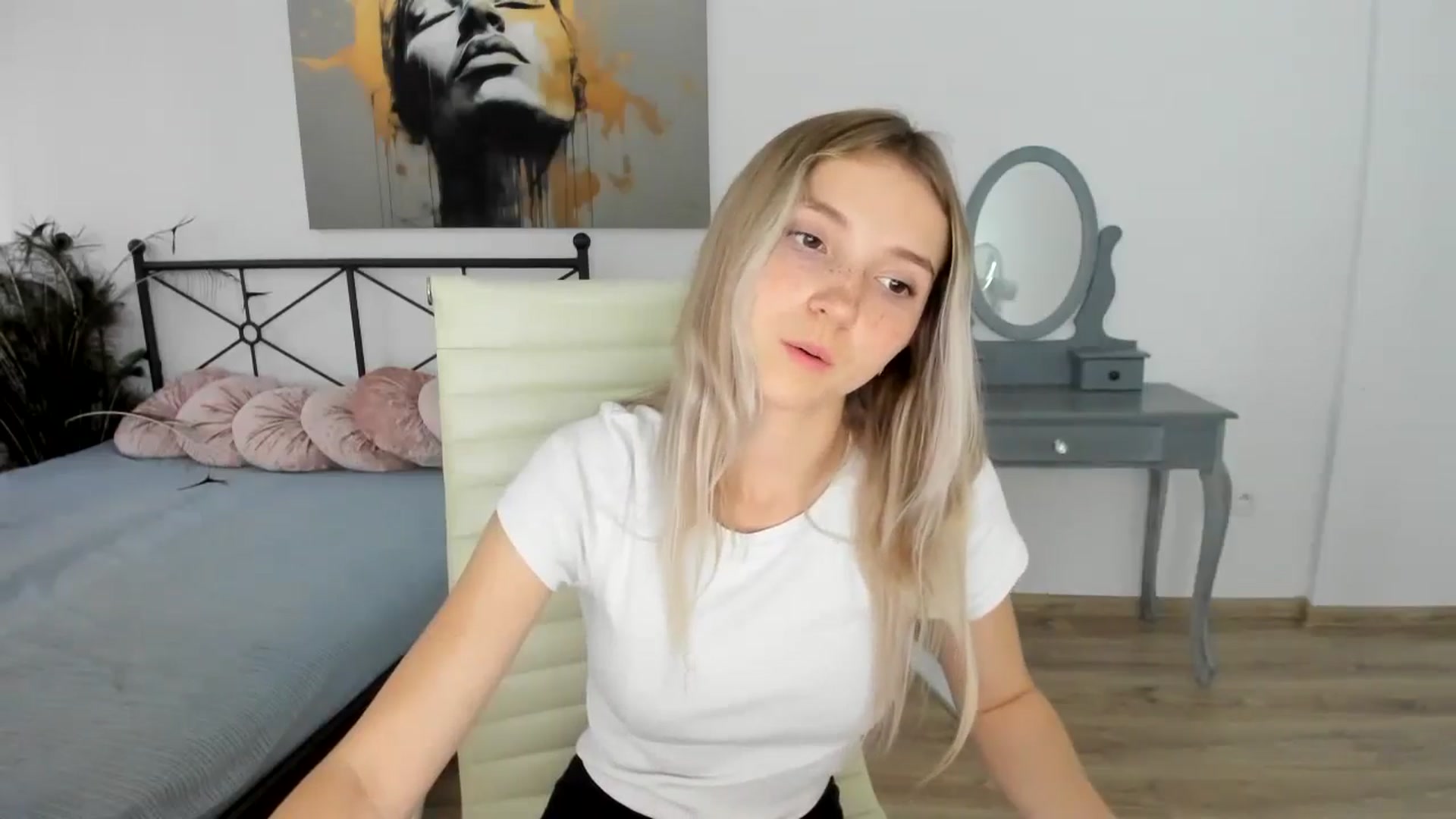 Gallery image thumbnail from Daisyy's myfreecams stream on, 08/28/2024, 17:42 image 5 of 20