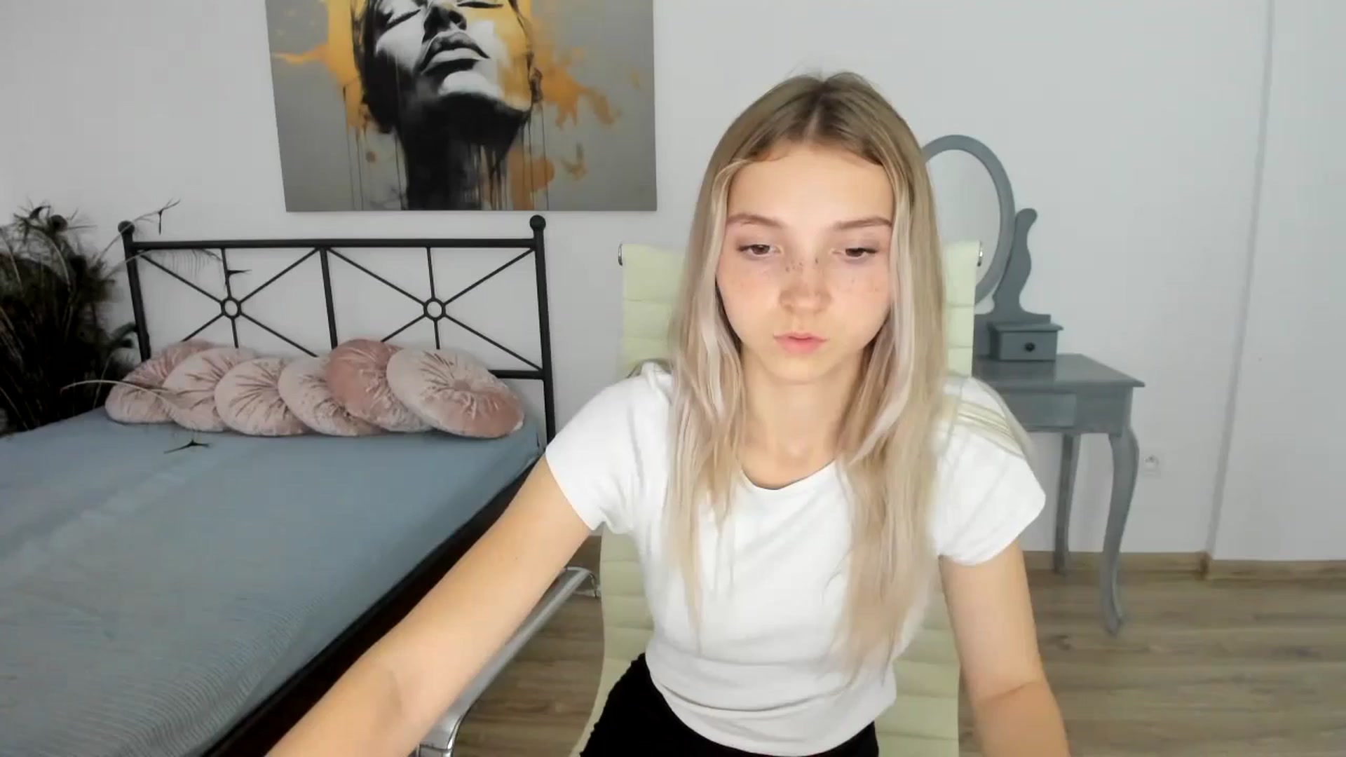 Gallery image thumbnail from Daisyy's myfreecams stream on, 08/28/2024, 17:42 image 17 of 20