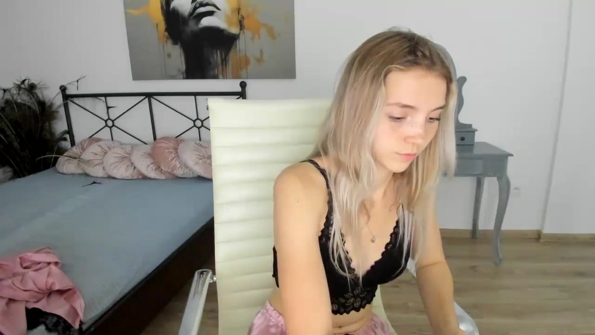 Gallery image thumbnail from Daisyy's myfreecams stream on, 08/28/2024, 18:51 image 13 of 20