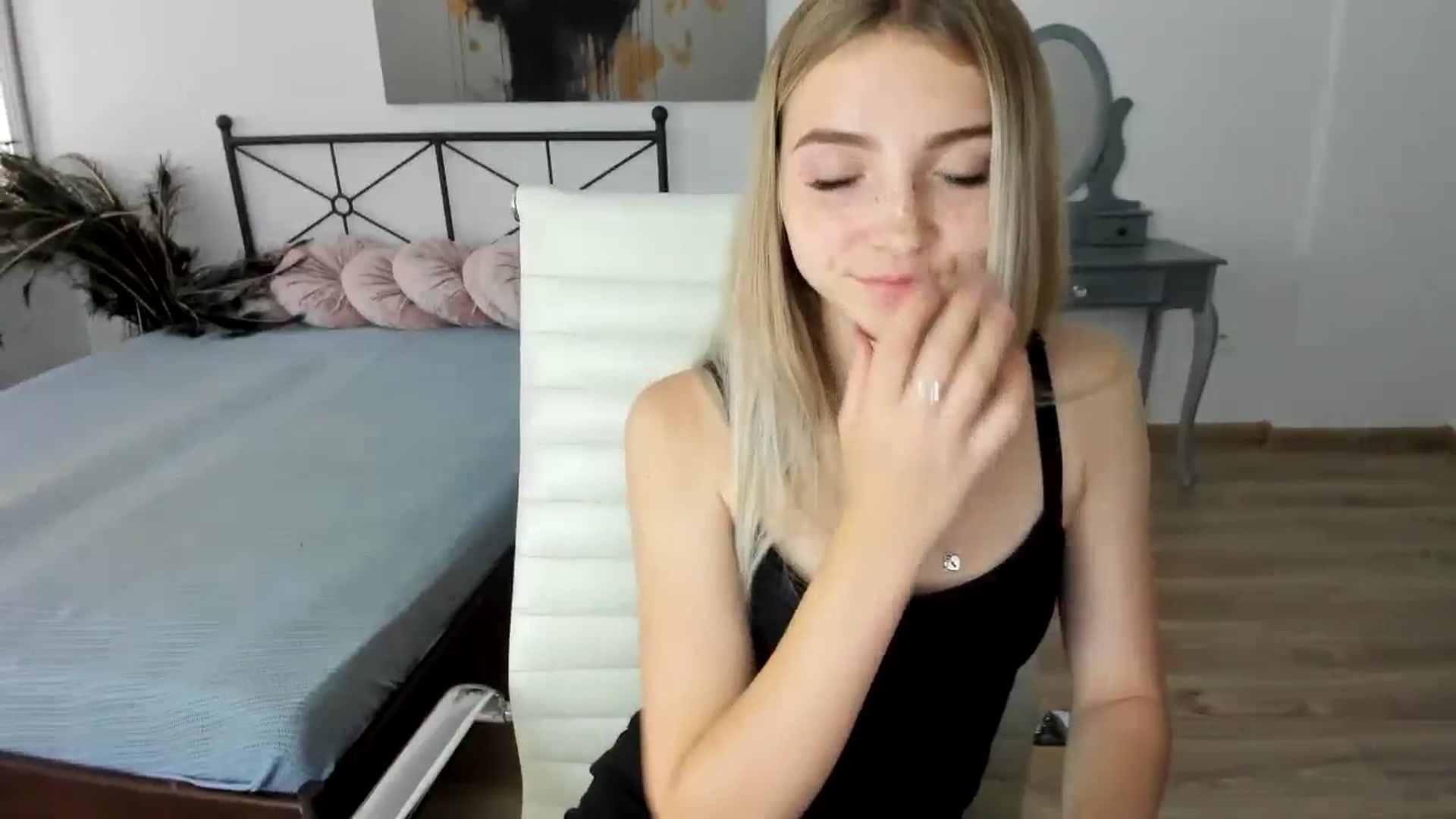 Gallery image thumbnail from Daisyy's myfreecams stream on, 09/09/2024, 14:58 image 9 of 20