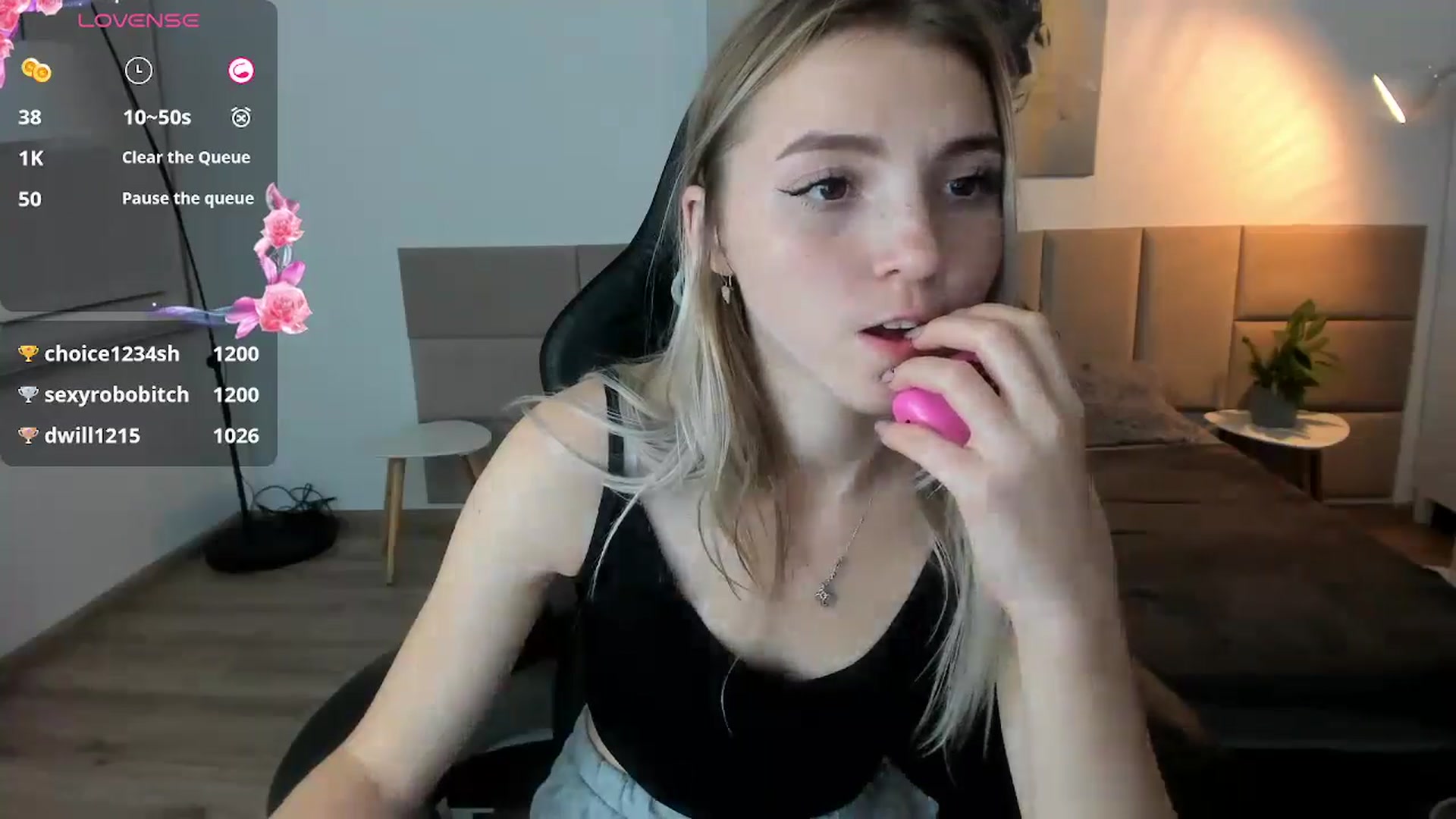 Gallery image thumbnail from Daisyy's myfreecams stream on, 09/27/2024, 22:35 image 4 of 20