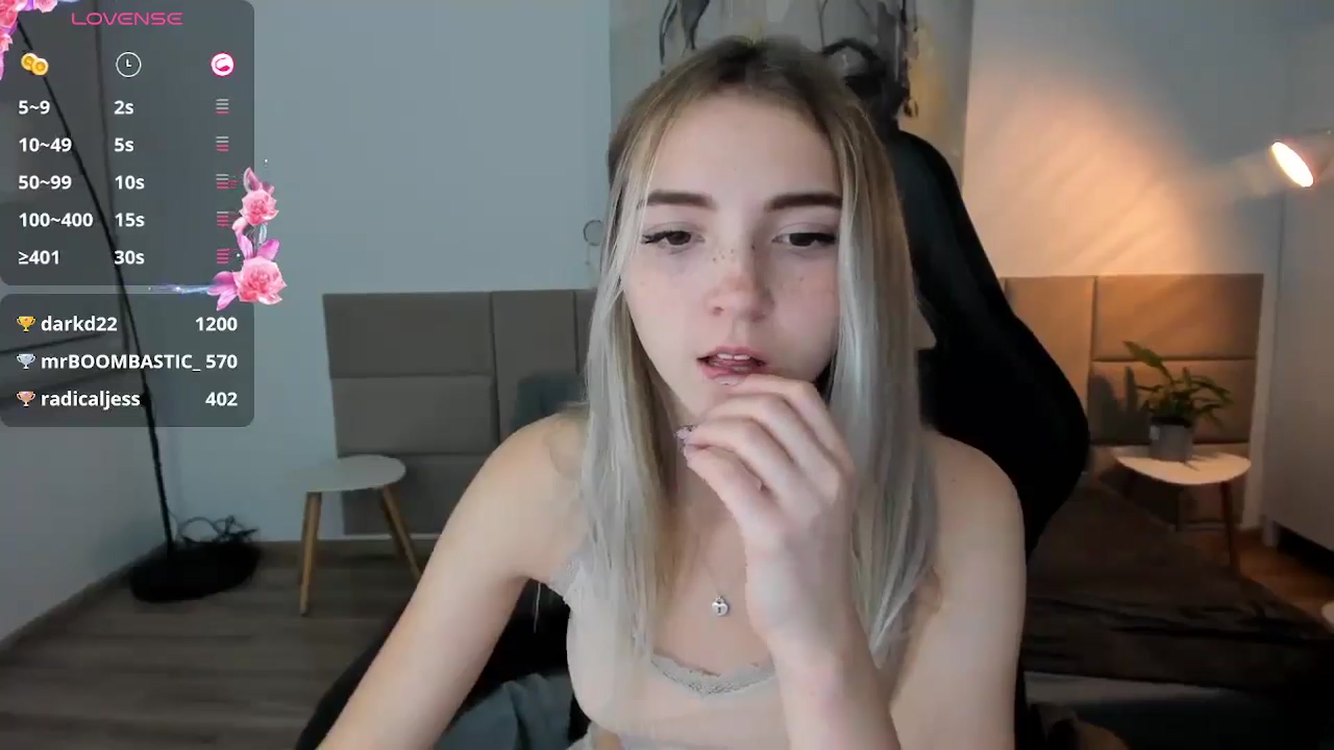 Gallery image thumbnail from Daisyy's myfreecams stream on, 09/29/2024, 17:32 image 16 of 20