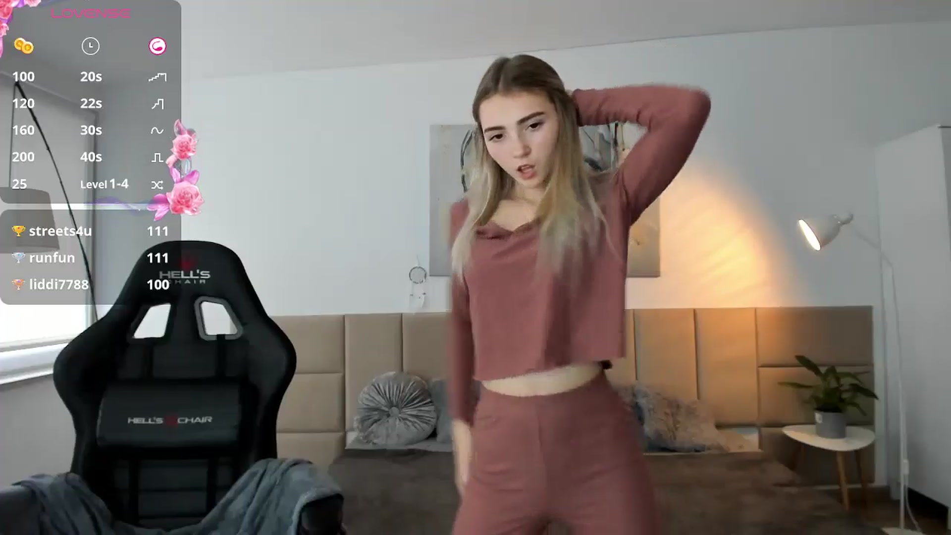 Gallery image thumbnail from Daisyy's myfreecams stream on, 10/06/2024, 13:29 image 15 of 20