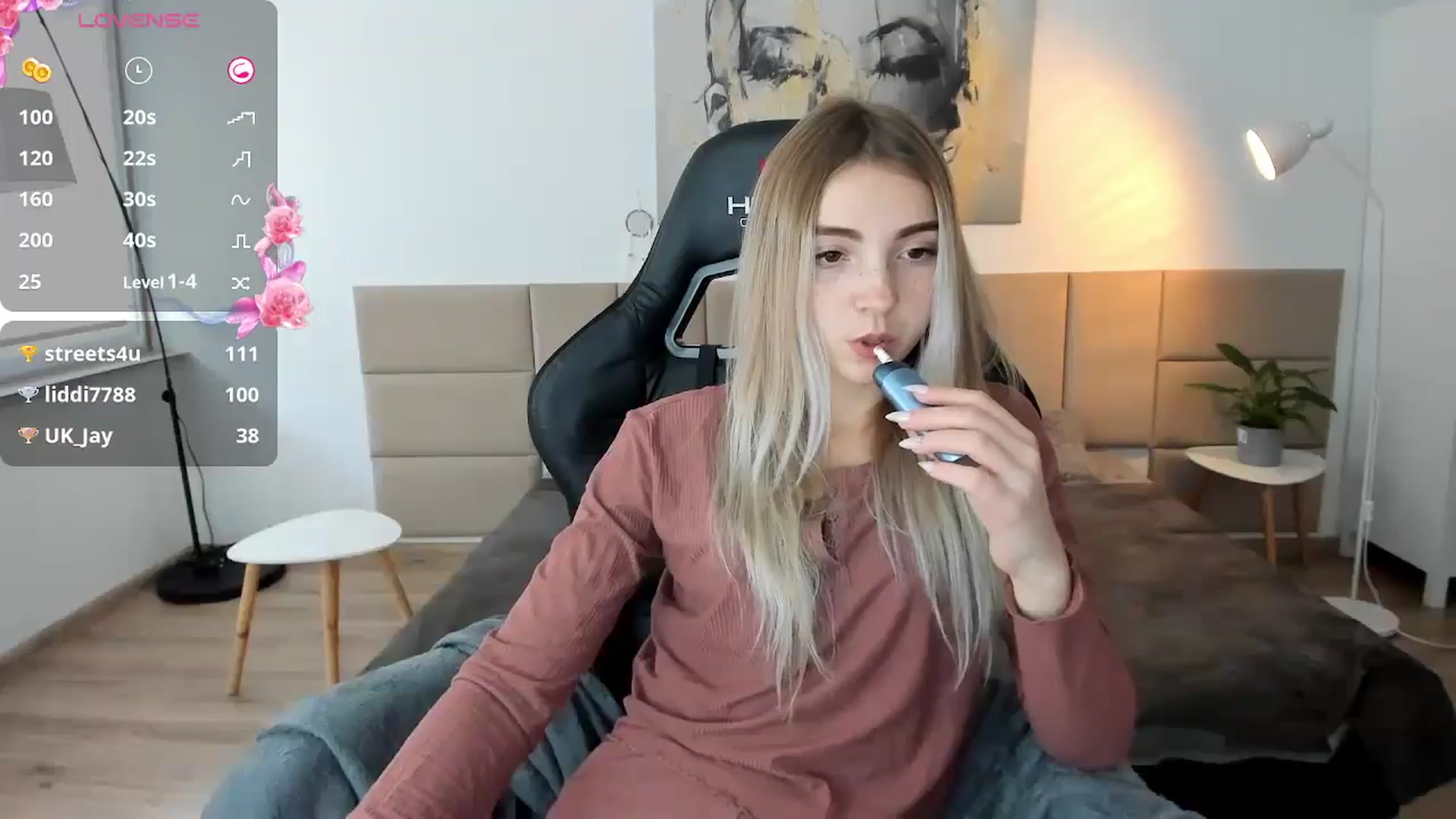 Gallery image thumbnail from Daisyy's myfreecams stream on, 10/06/2024, 13:29 image 8 of 20