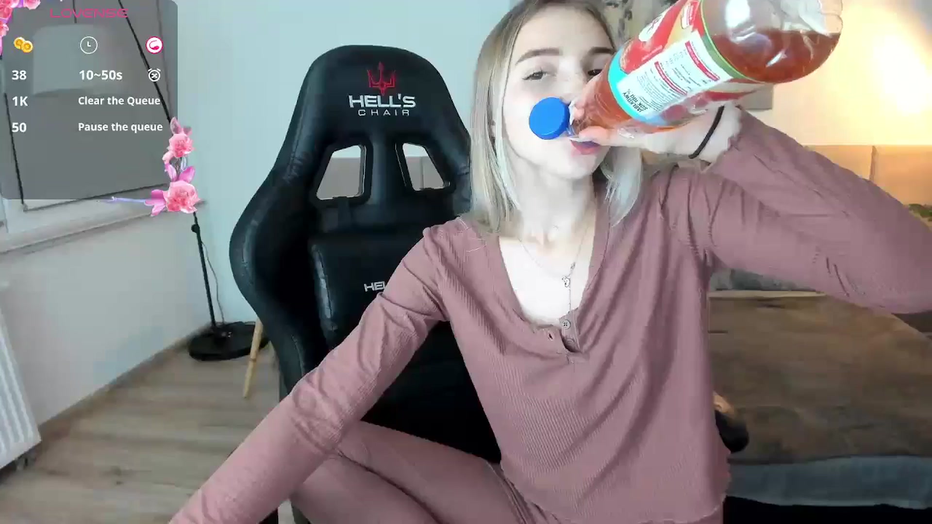 Gallery image thumbnail from Daisyy's myfreecams stream on, 10/08/2024, 21:21 image 19 of 20