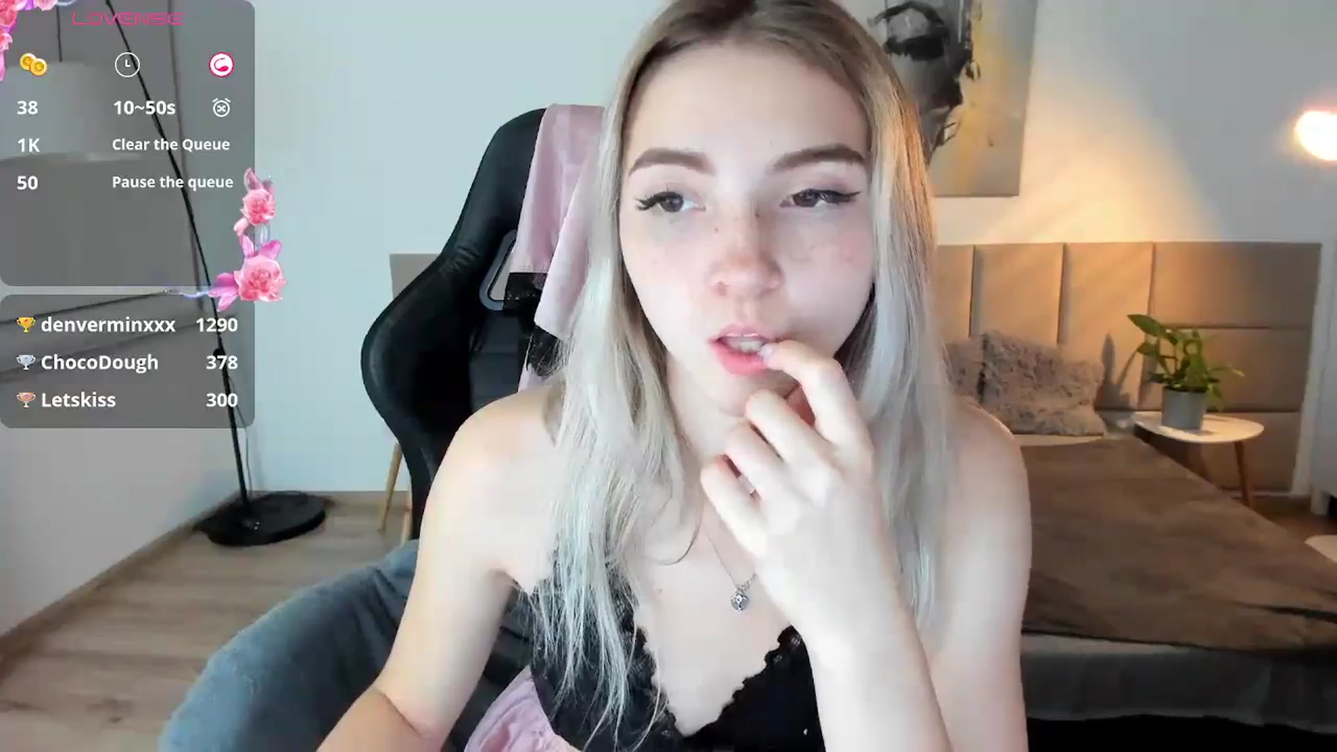Gallery image thumbnail from Daisyy's myfreecams stream on, 10/11/2024, 17:28 image 13 of 20