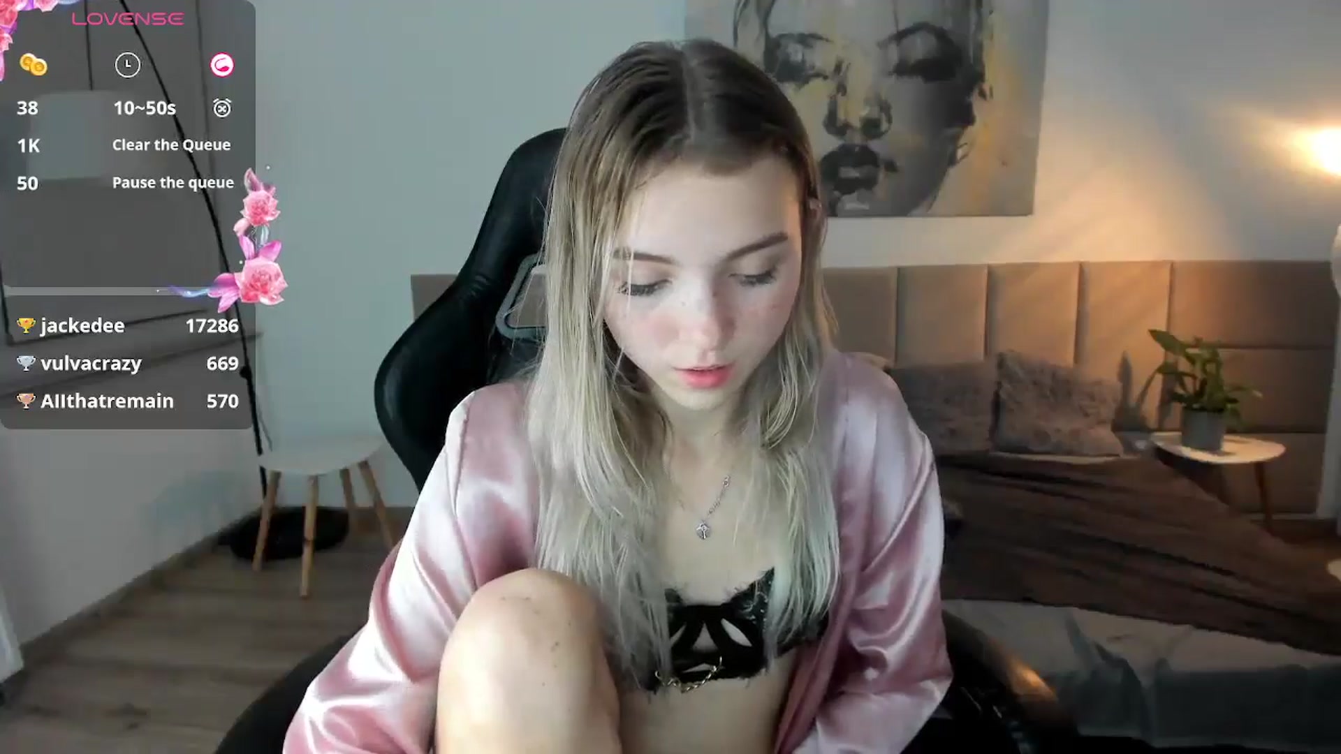 Gallery image thumbnail from Daisyy's myfreecams stream on, 10/13/2024, 17:09 image 14 of 20