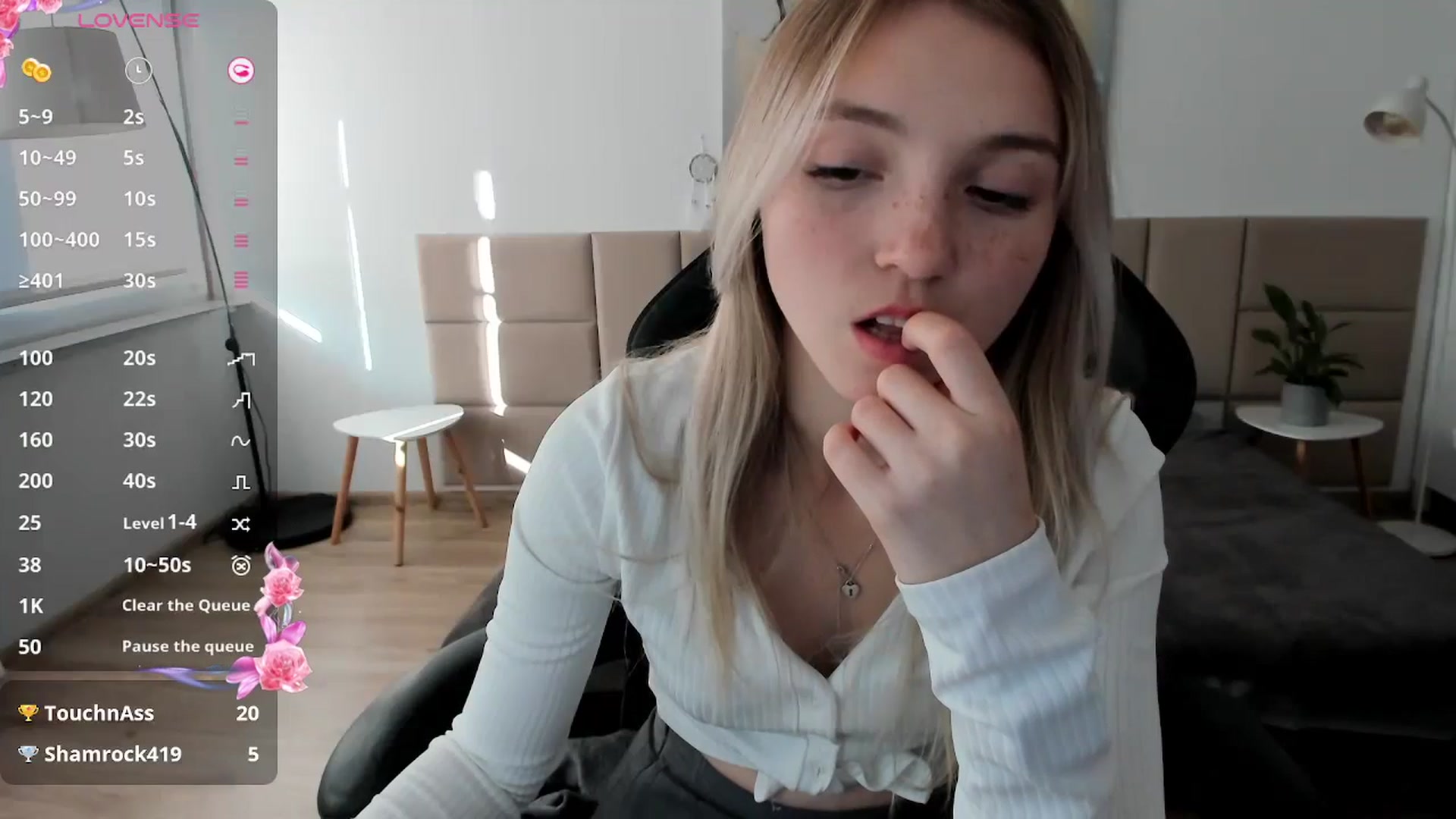 Gallery image thumbnail from Daisyy's myfreecams stream on, 10/17/2024, 14:29 image 5 of 20