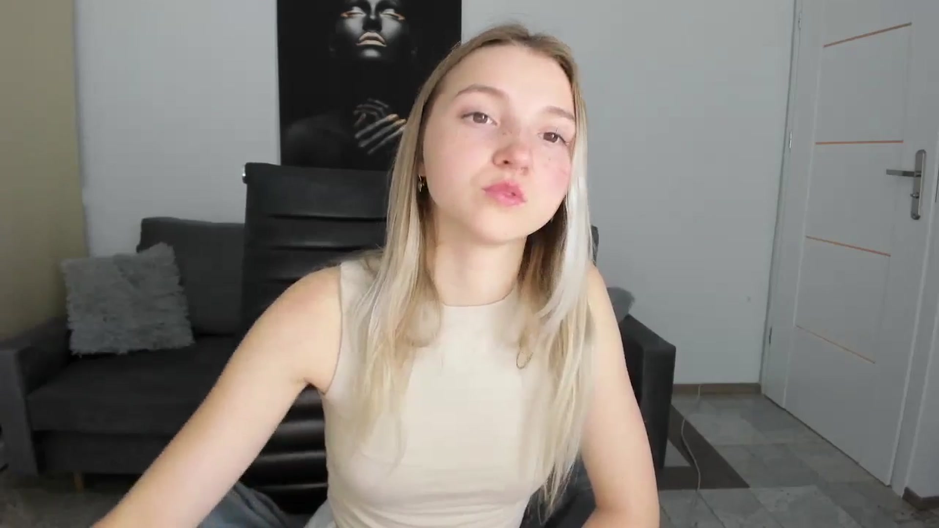 Gallery image thumbnail from Daisyy's myfreecams stream on, 10/18/2024, 19:53 image 15 of 20