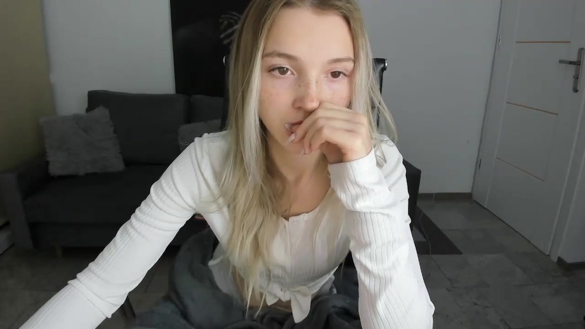 Gallery image thumbnail from Daisyy's myfreecams stream on, 10/18/2024, 19:53 image 2 of 20