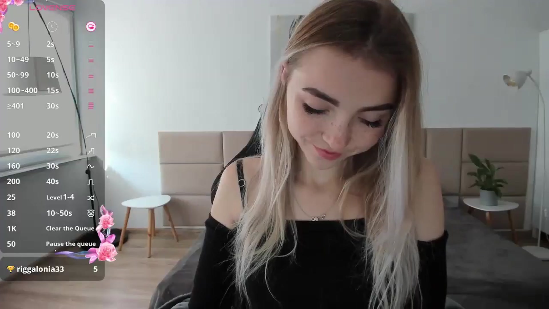 Gallery image thumbnail from Daisyy's myfreecams stream on, 10/19/2024, 13:14 image 6 of 20