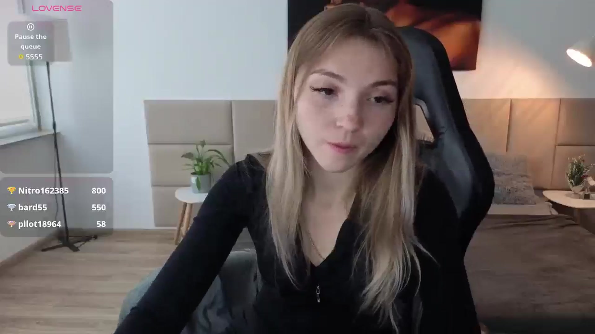 Gallery image thumbnail from Daisyy's myfreecams stream on, 05/19/2025, 14:34 image 16 of 20