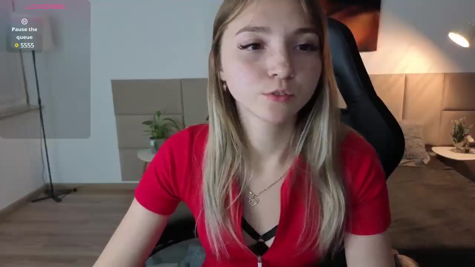 Gallery image thumbnail from Daisyy's myfreecams stream on, 05/19/2025, 19:46 image 6 of 20