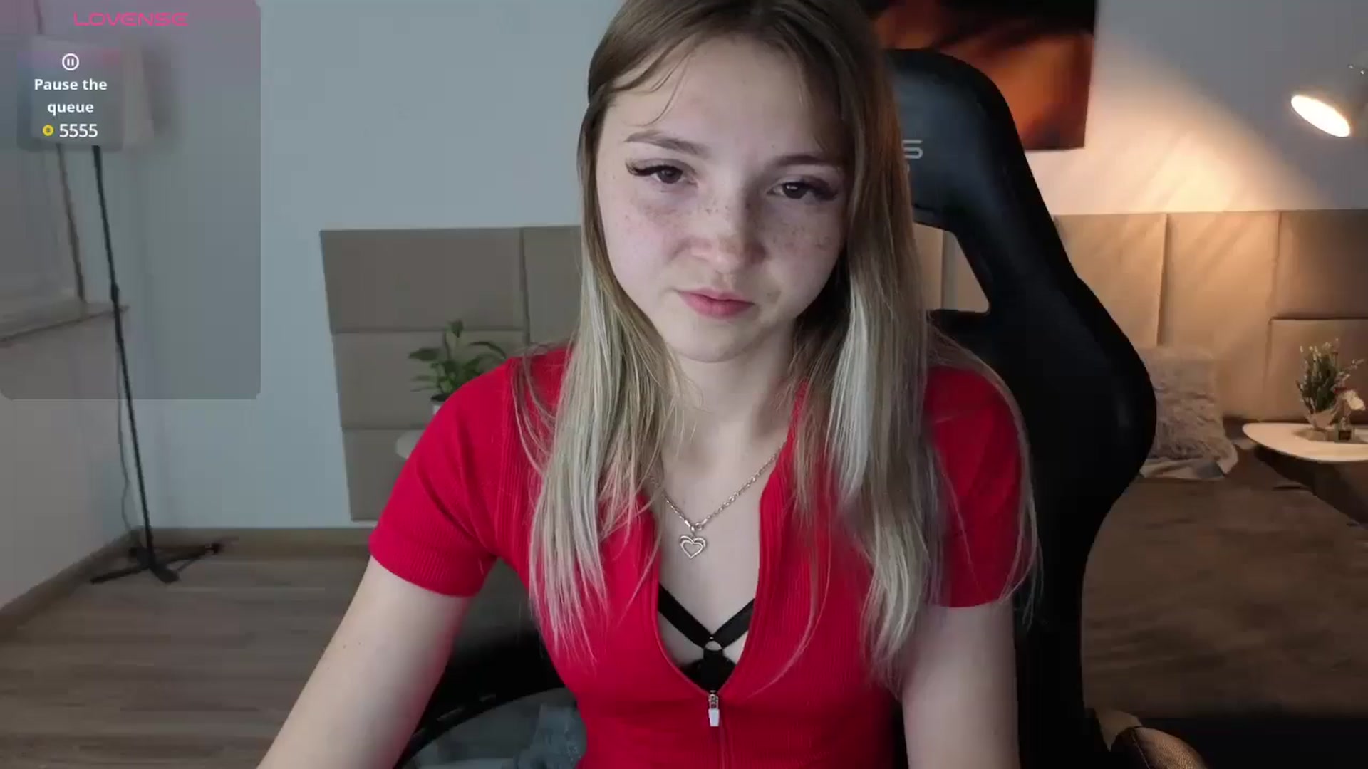 Gallery image thumbnail from Daisyy's myfreecams stream on, 05/19/2025, 19:46 image 5 of 20